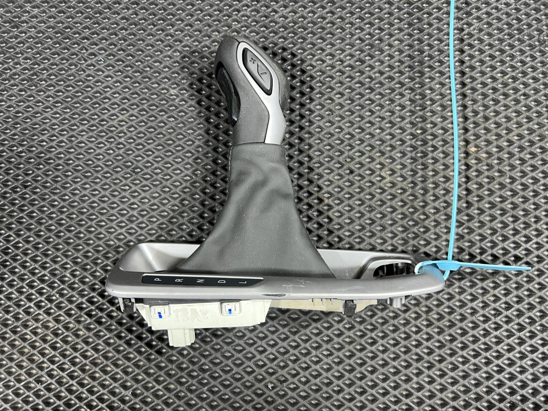 Ручка кулисы КПП Chevrolet Trax 2 2024 OEM 60008412