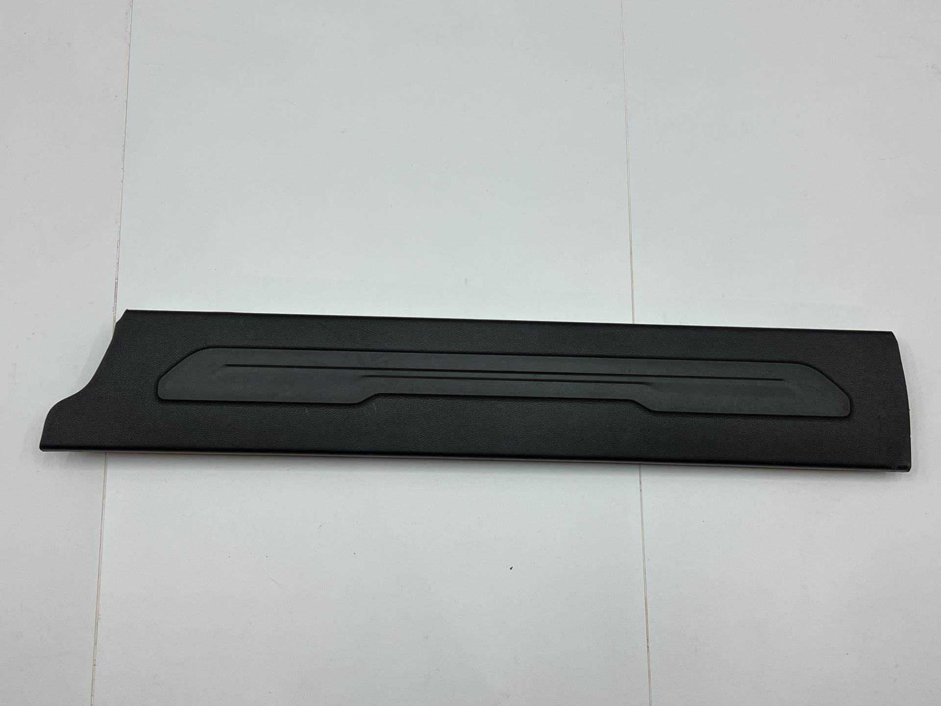 Накладка на порог наружная левая Kia Carnival 4 2022 OEM 85875-R0000