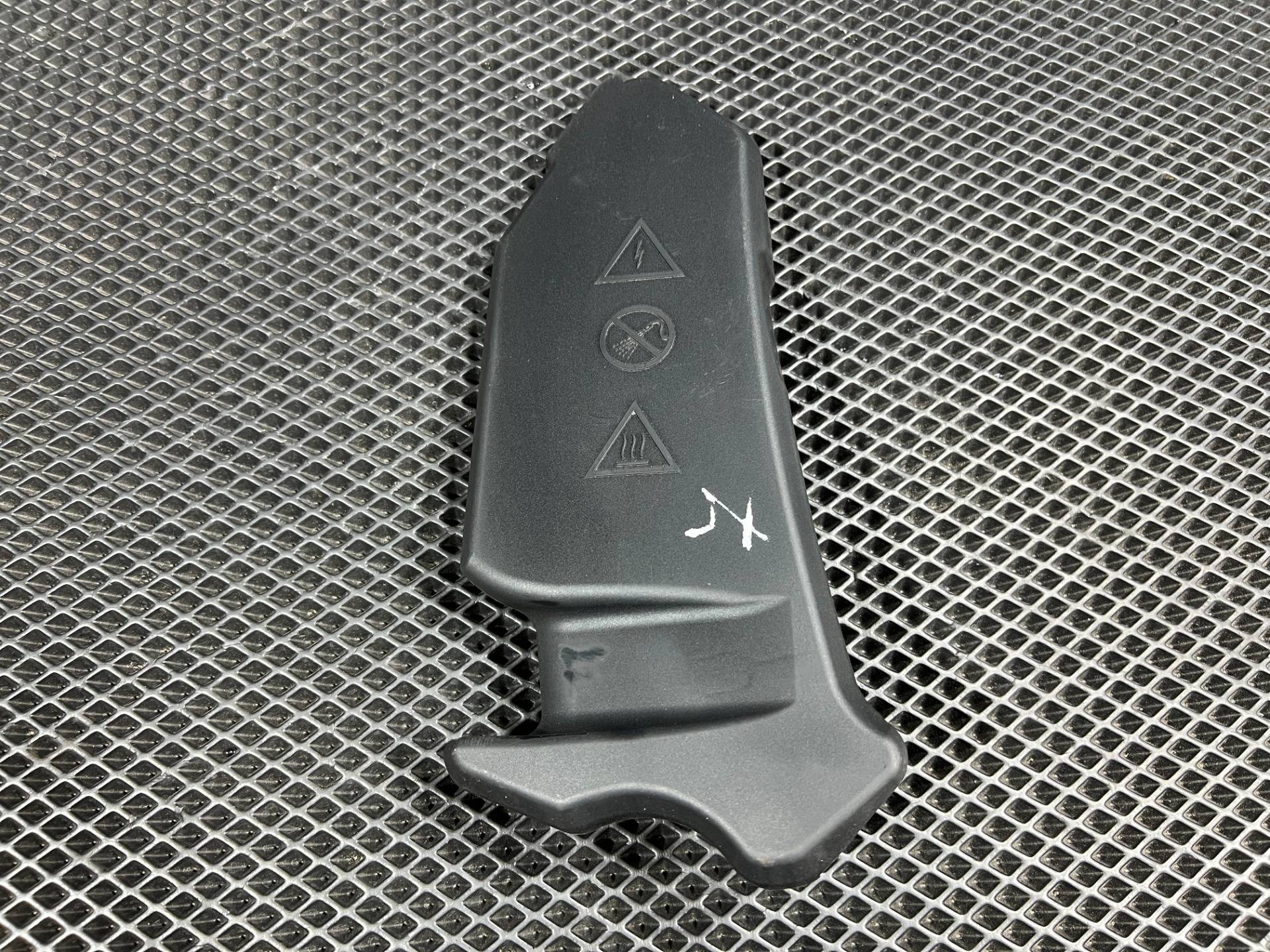 крышка блока предохранителей BMW 5 G30/G31 2018 OEM 12908578818, 586509