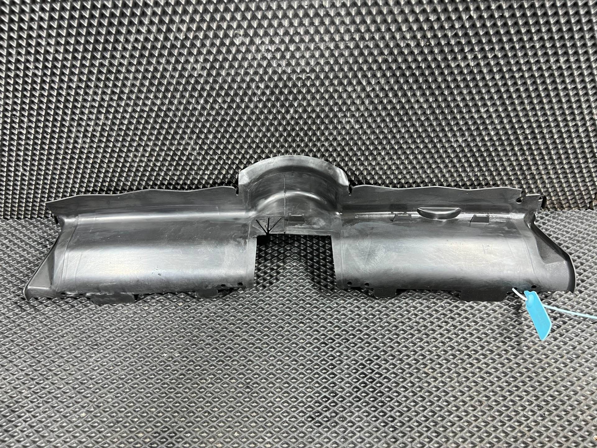 Дефлектор радиатора Volkswagen Taos 1 поколение 2023 OEM 2GJ121285A