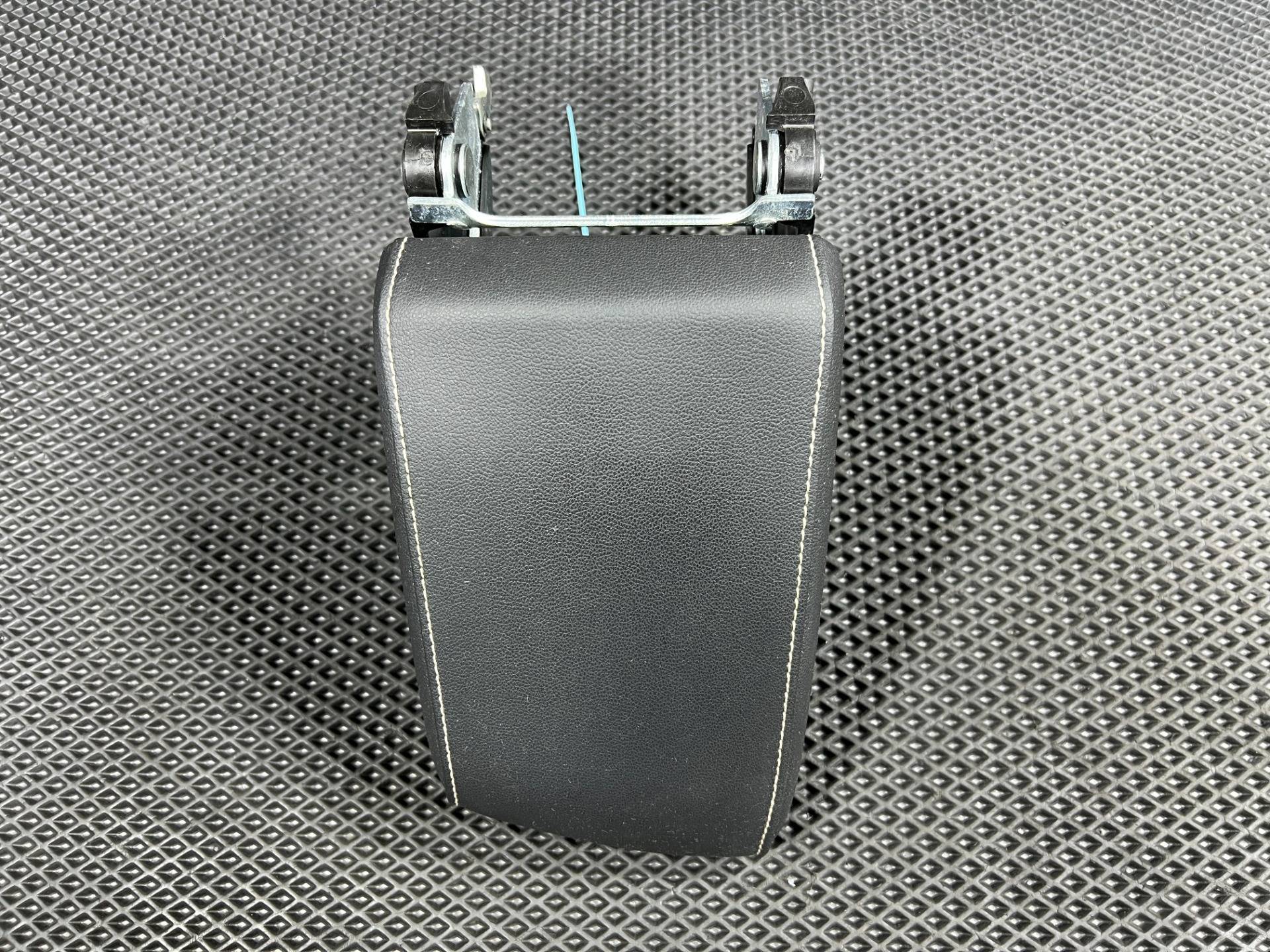 Подлокотник Volkswagen Taos 1 поколение 2023 OEM 2GJ864207, 2GJ864207CSY