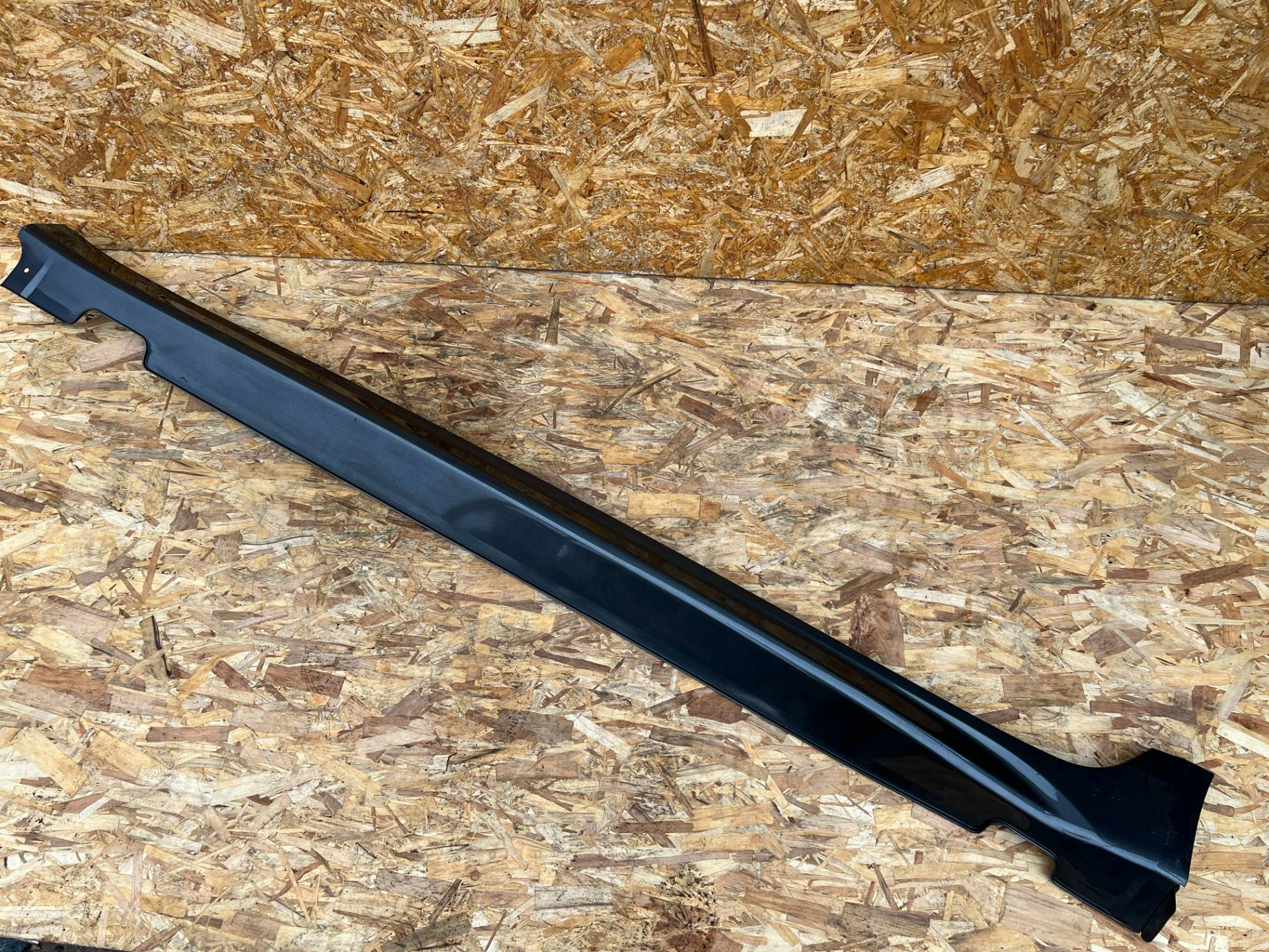 Накладка на порог наружная левая Genesis G70 2019 OEM 87753-G9000