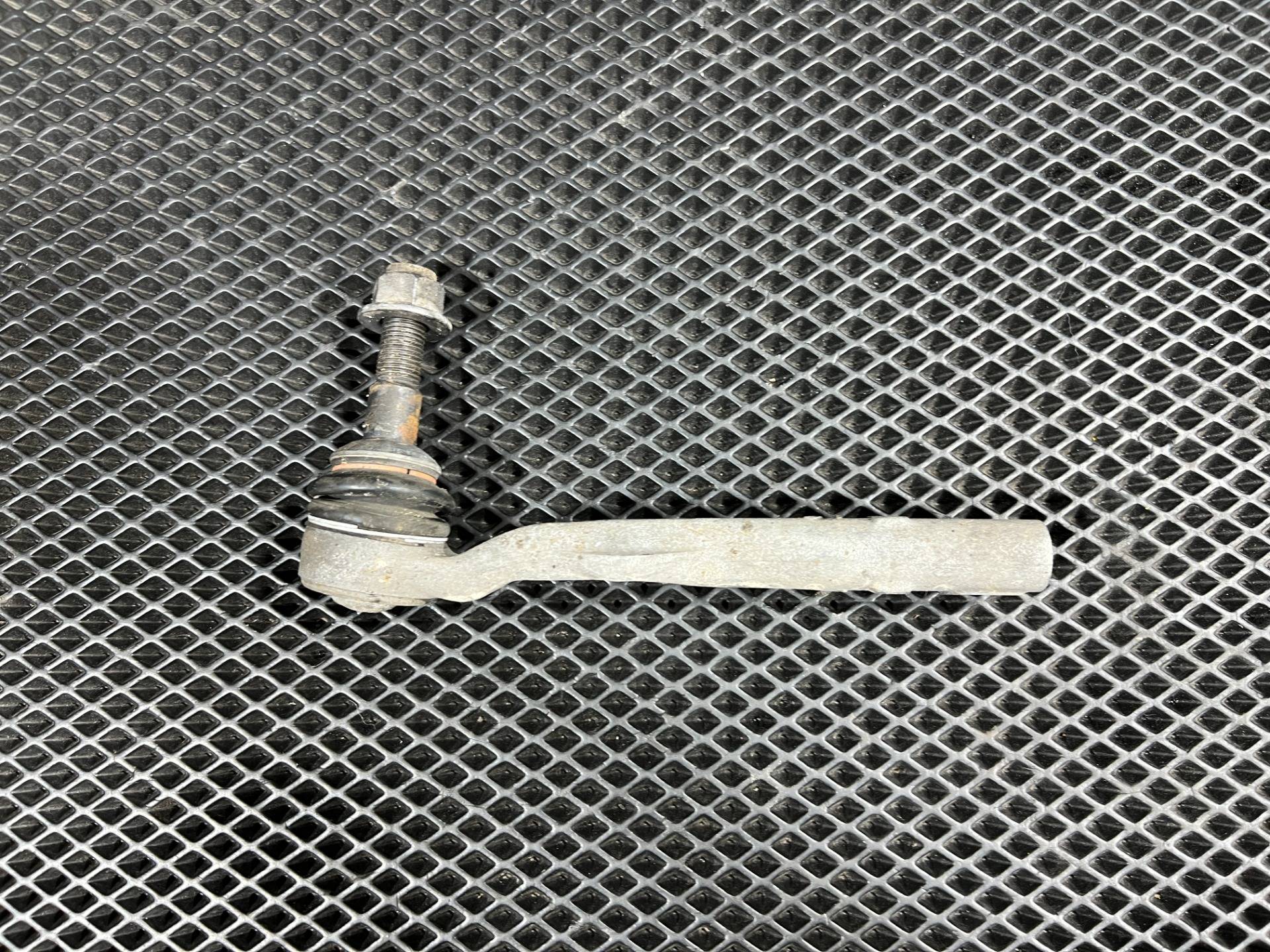Наконечник рулевой левый BMW 7 G11/G12 2017 OEM 32106868688, 32106869535