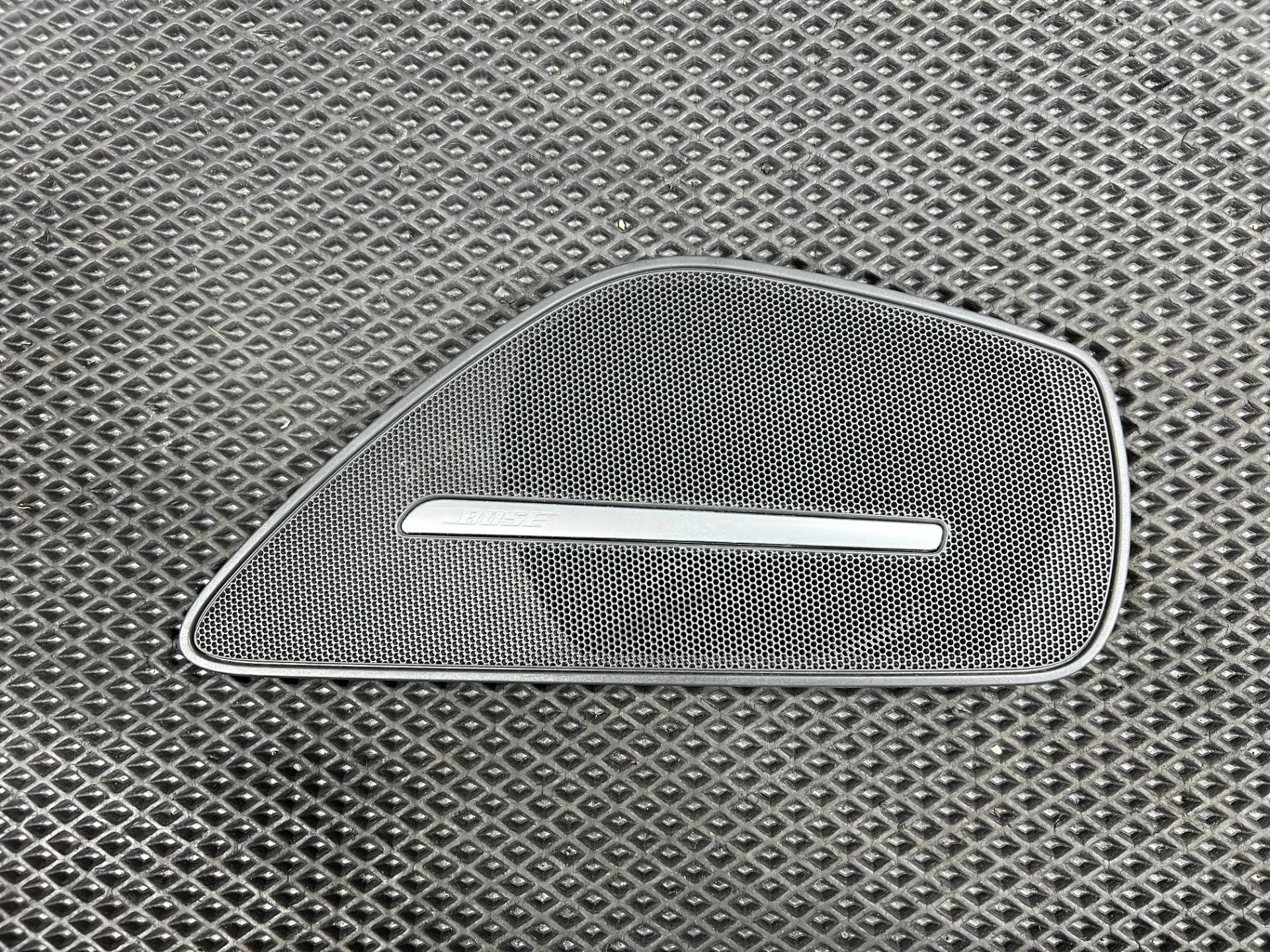 Сетка для динамика Audi S8 D4 2013 OEM 4H0868151A