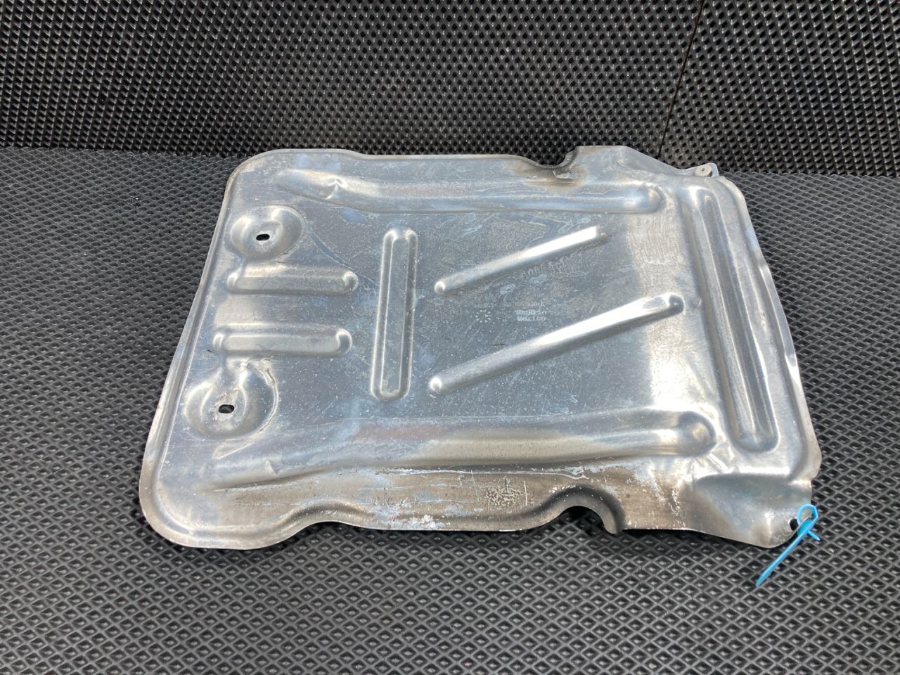 защита днища Volkswagen Taos 1 поколение 2021, 1.5 л., DNK, бензин, АКПП, внедорожник 5 дв., 5Q0825230K - фото №1