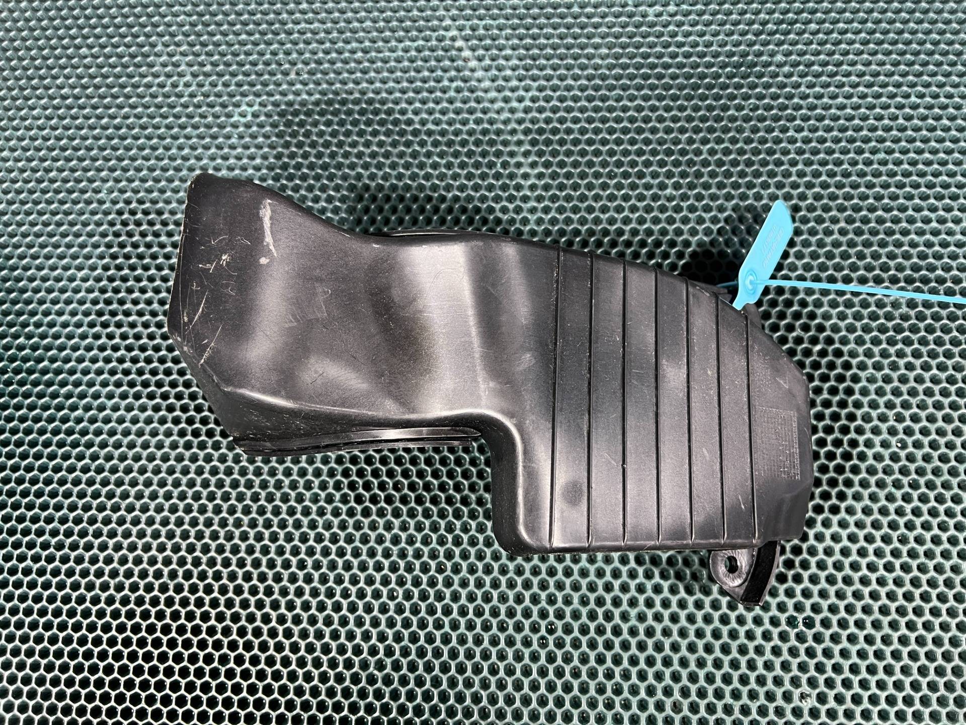 Воздухозаборник Porsche Macan 2-й рестайлинг 2022 OEM 95B317017