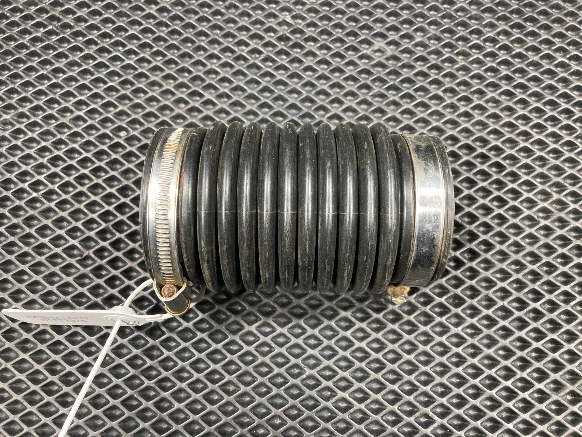 Патрубок воздушного фильтра Porsche Cayenne 957 2005 OEM 7L5129739, 8486938-01