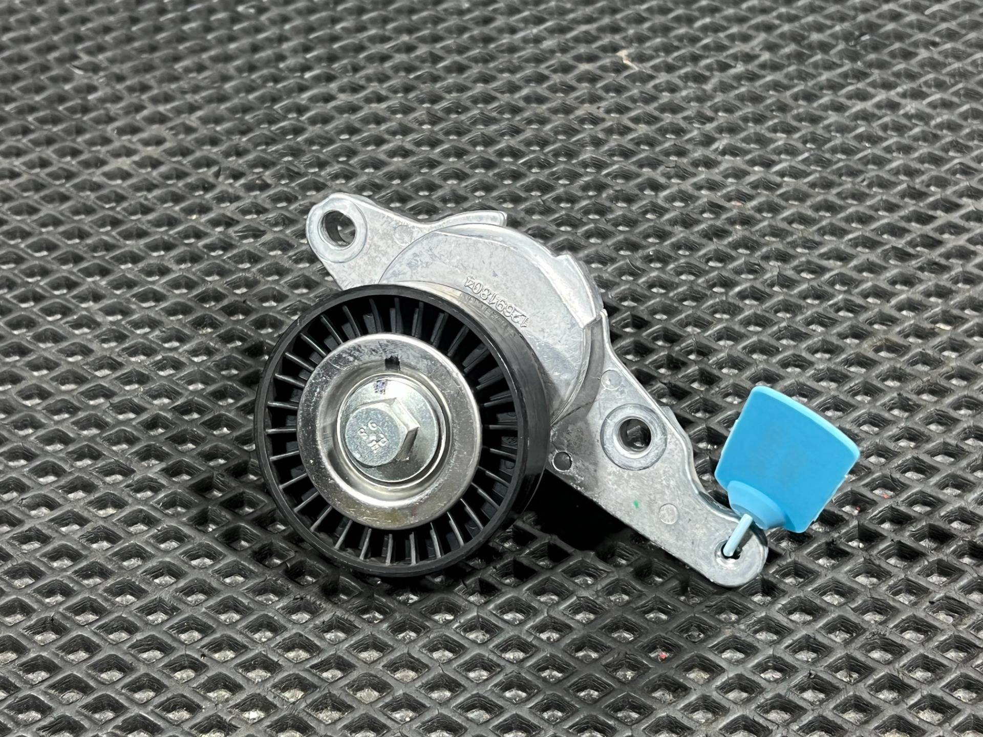 Натяжитель ремня генератора Chevrolet TrailBlazer 3 2024 OEM 12691804