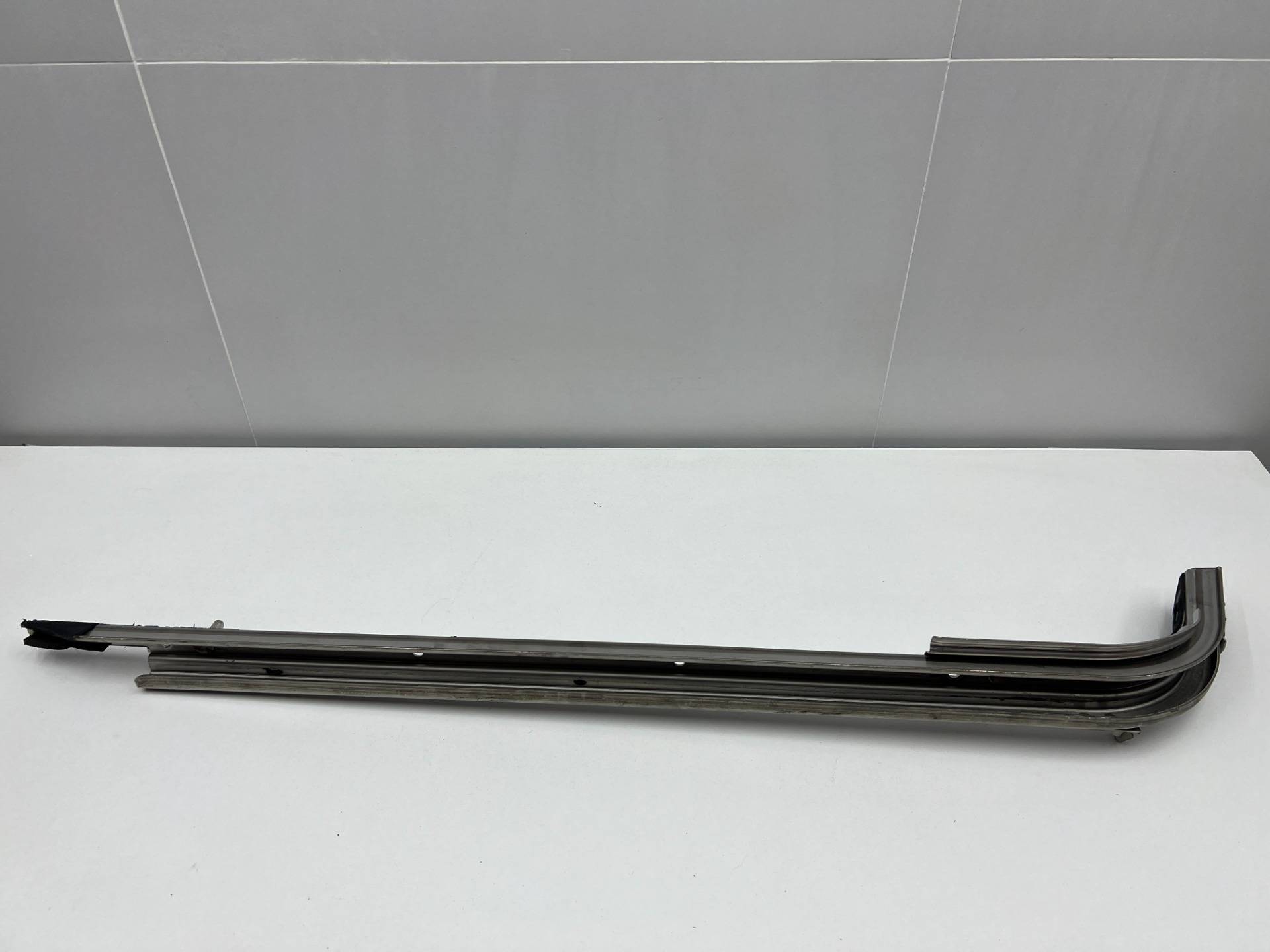 Направляющая сдвижной двери Kia Carnival 4 2022 OEM 83913R0010