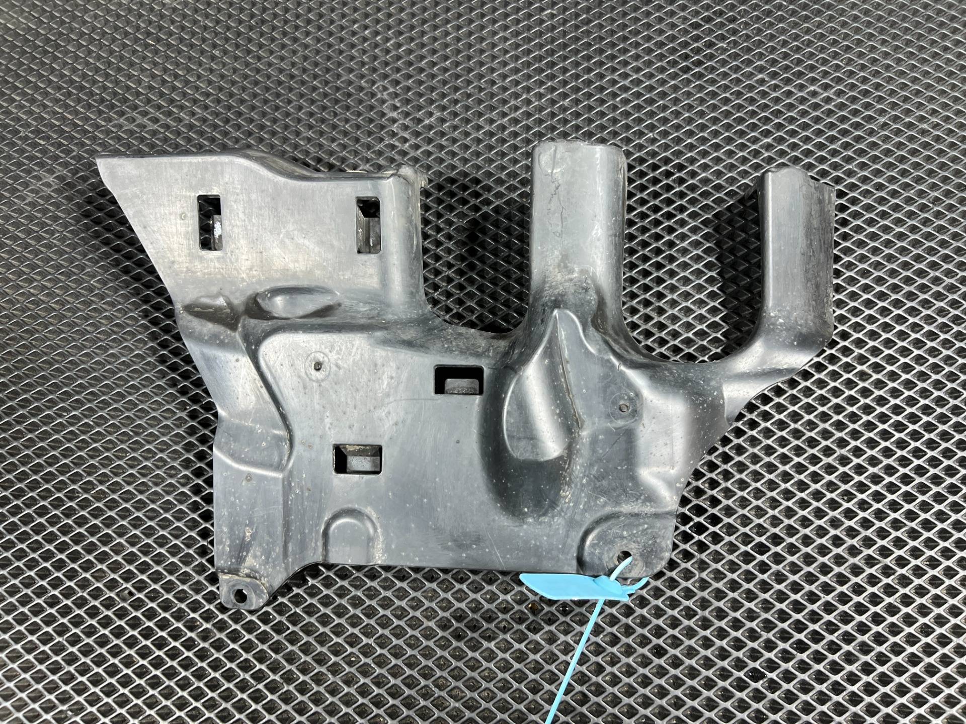 кожух (защита) рулевого механизма BMW M5 F90 2018 OEM 51757340191, 7340191
