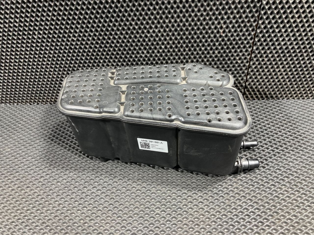 адсорбер Audi A6 C8 2023, 2.0 л., бензин, АКПП, седан, 4M0201801A, 4K0201797R, 4N0201801F - фото №1