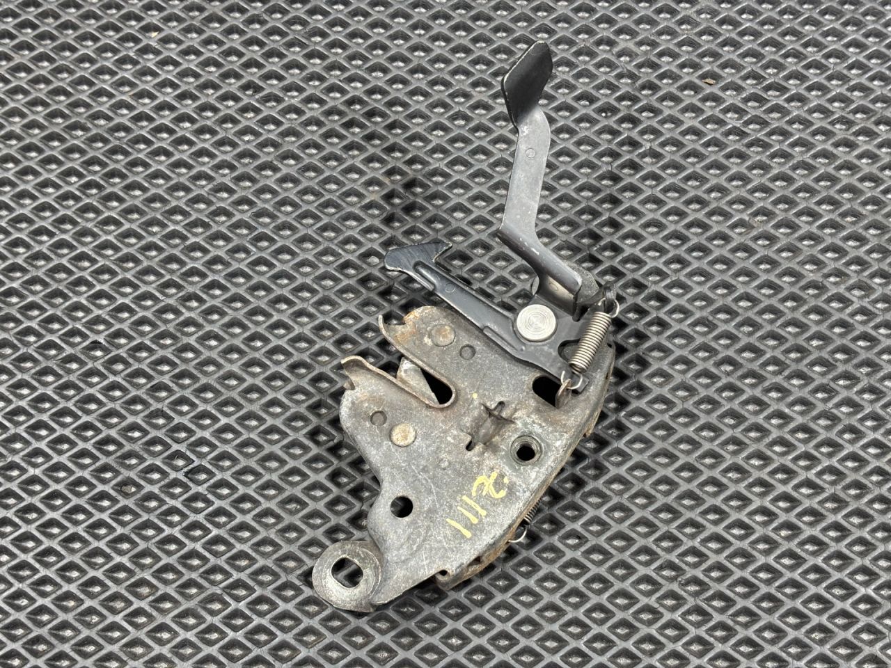 замок капота Infiniti G 3 поколение 2004, 3.5 л., VQ35DE, бензин, седан - фото №1