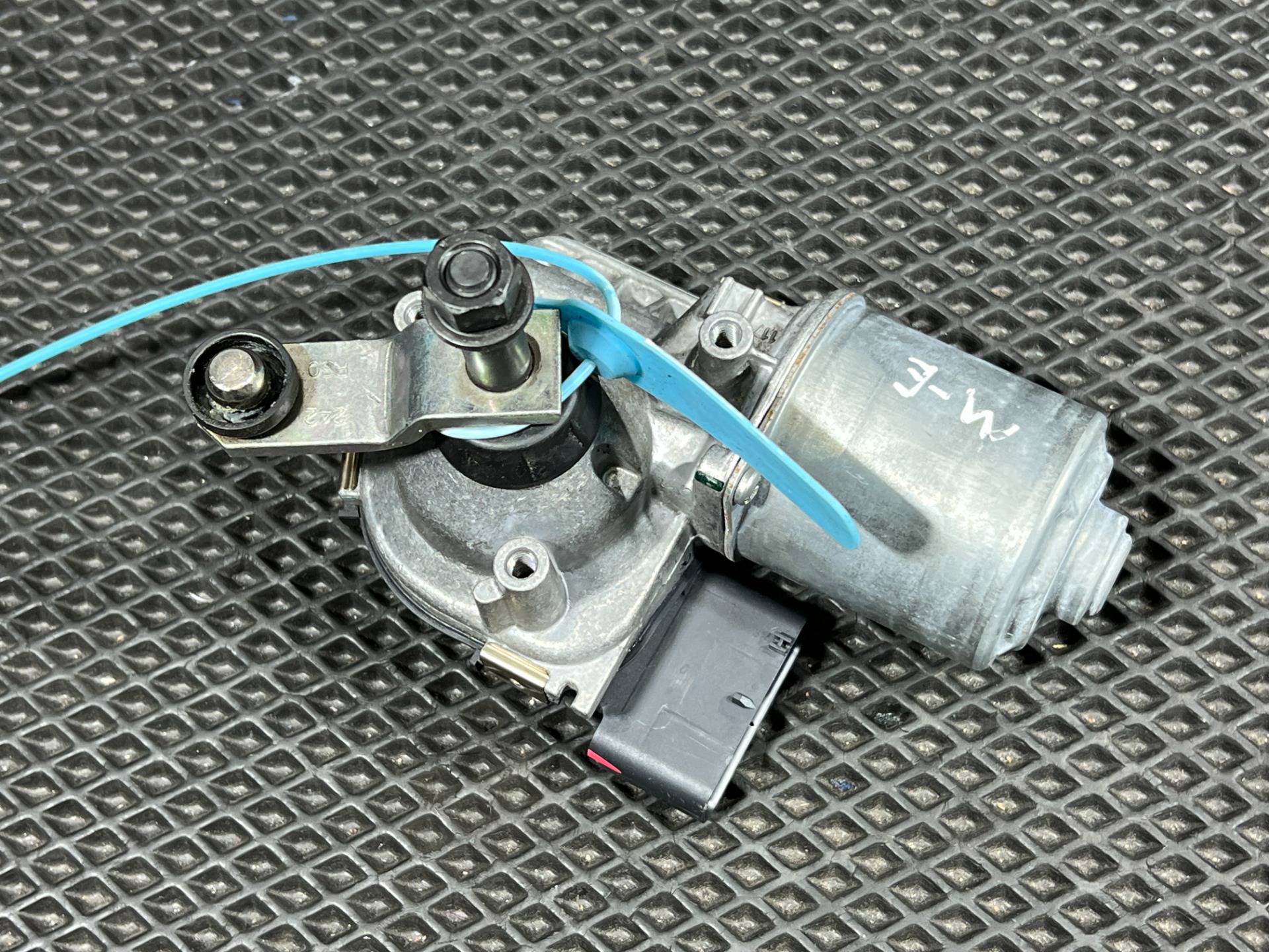 Моторчик передних стеклоочистителей (дворников) Ford Mustang Mach-E 2023 OEM LJ8B-17504-AB