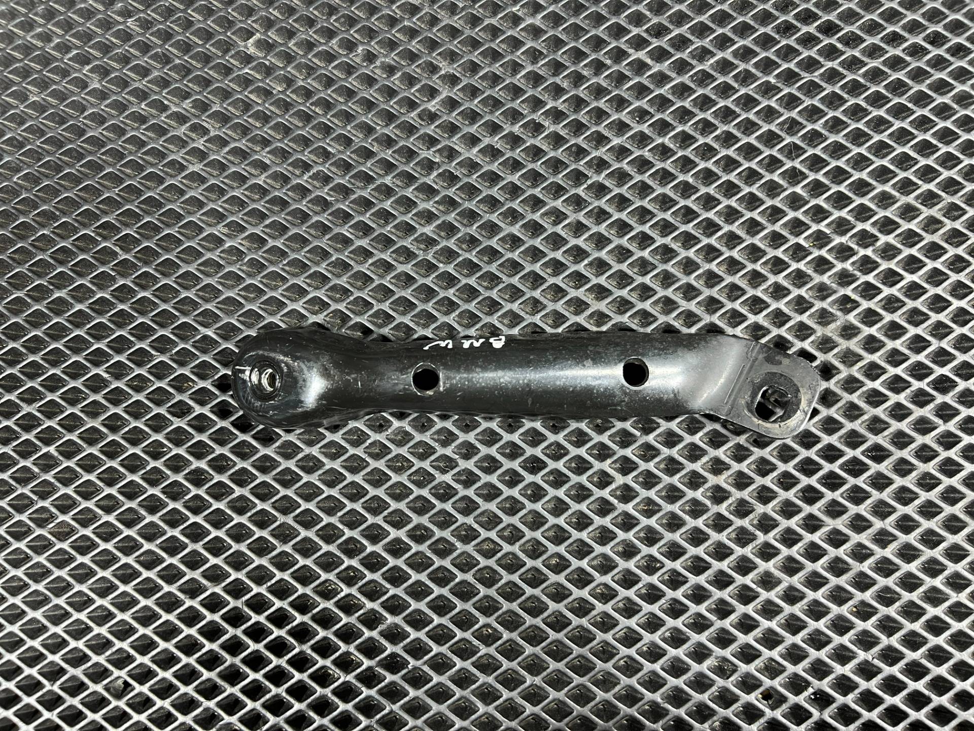 Кронштейн крепления балки подвески BMW 5 G30/G31 2021 OEM 6864578, 31106864578