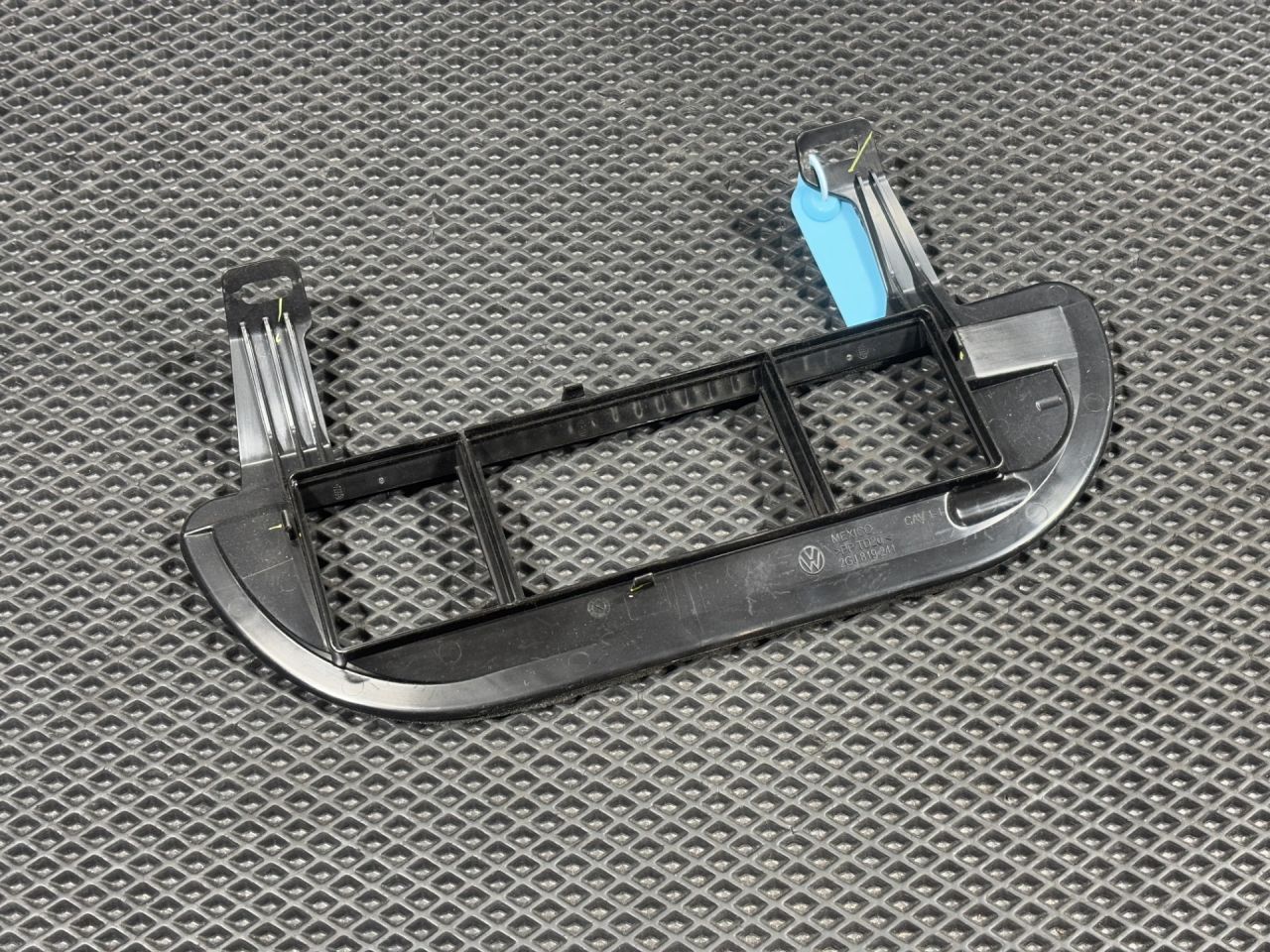 воздухозаборник Volkswagen Taos 1 поколение 2021, 1.5 л., DNK, бензин, АКПП, внедорожник 5 дв., 2GJ819241 - фото №1