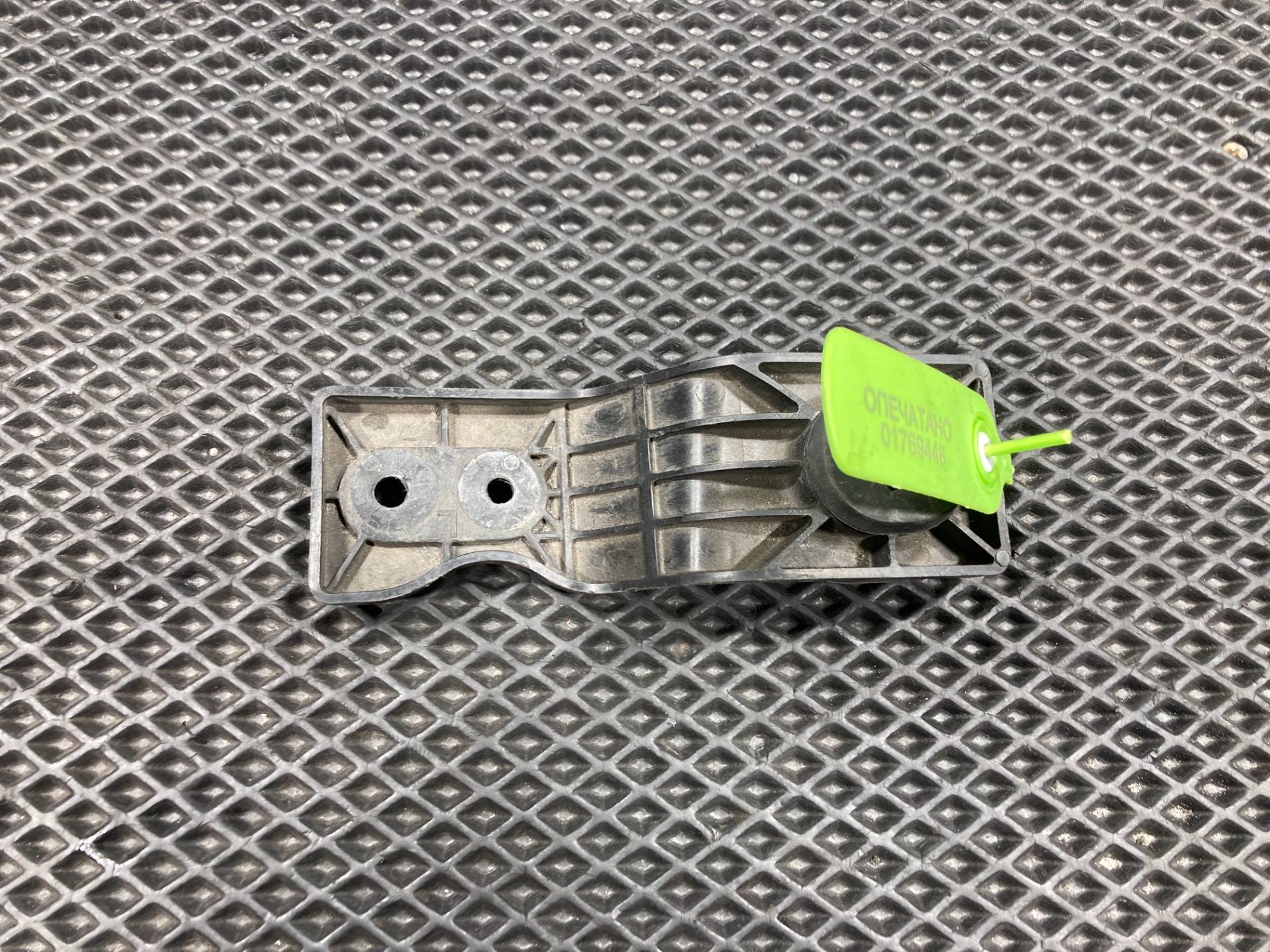Кронштейн радиатора Jaguar XE X760 2017 OEM GX738K337AD, T2H25177, T2H44758