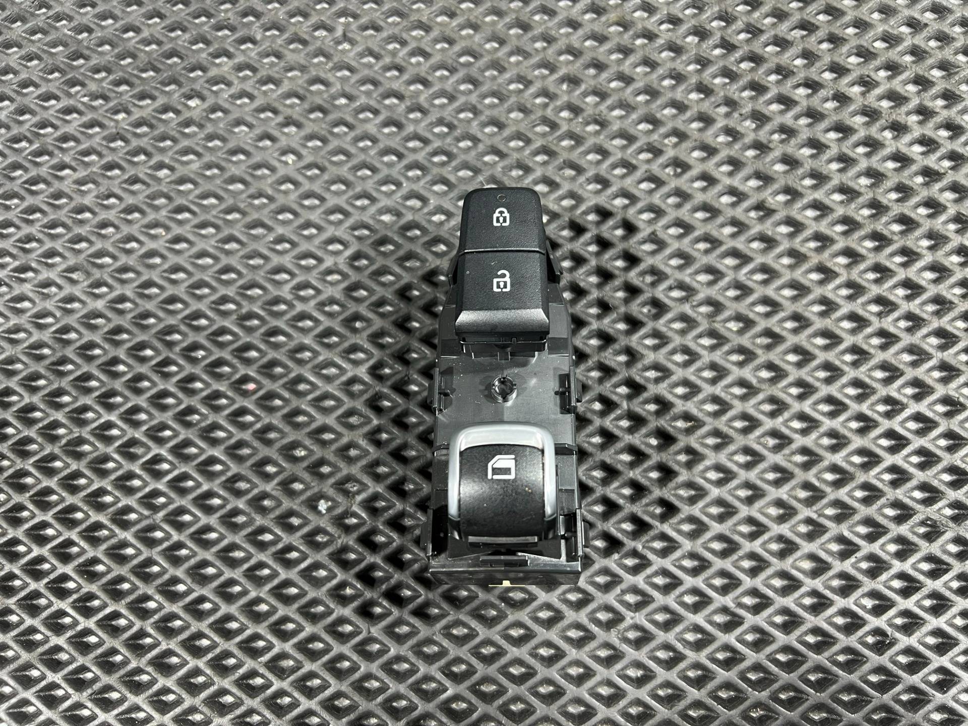 Кнопка стеклоподъемника переднего правого Kia Sorento 4 2023 OEM 93581-P2020