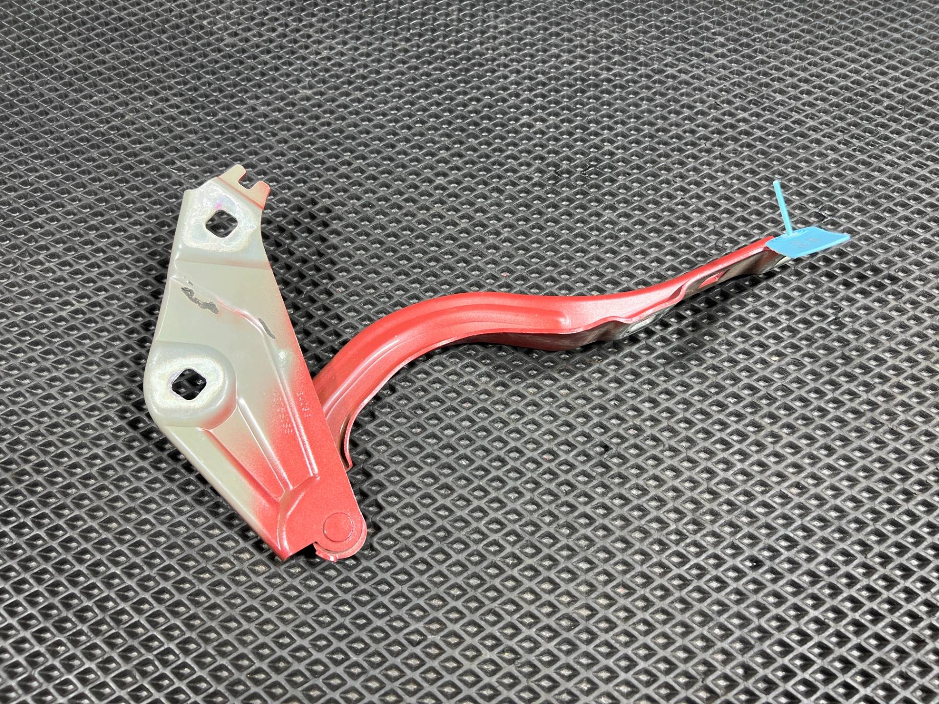 Петля капота правая Buick Encore GX 2024 OEM 42756088