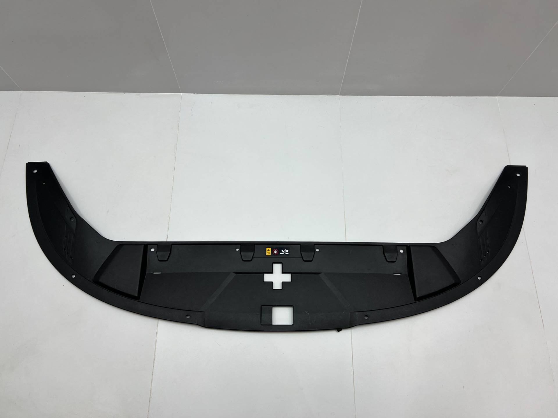 Накладка замка капота Kia Carnival 4 2022 OEM 86391-R0000