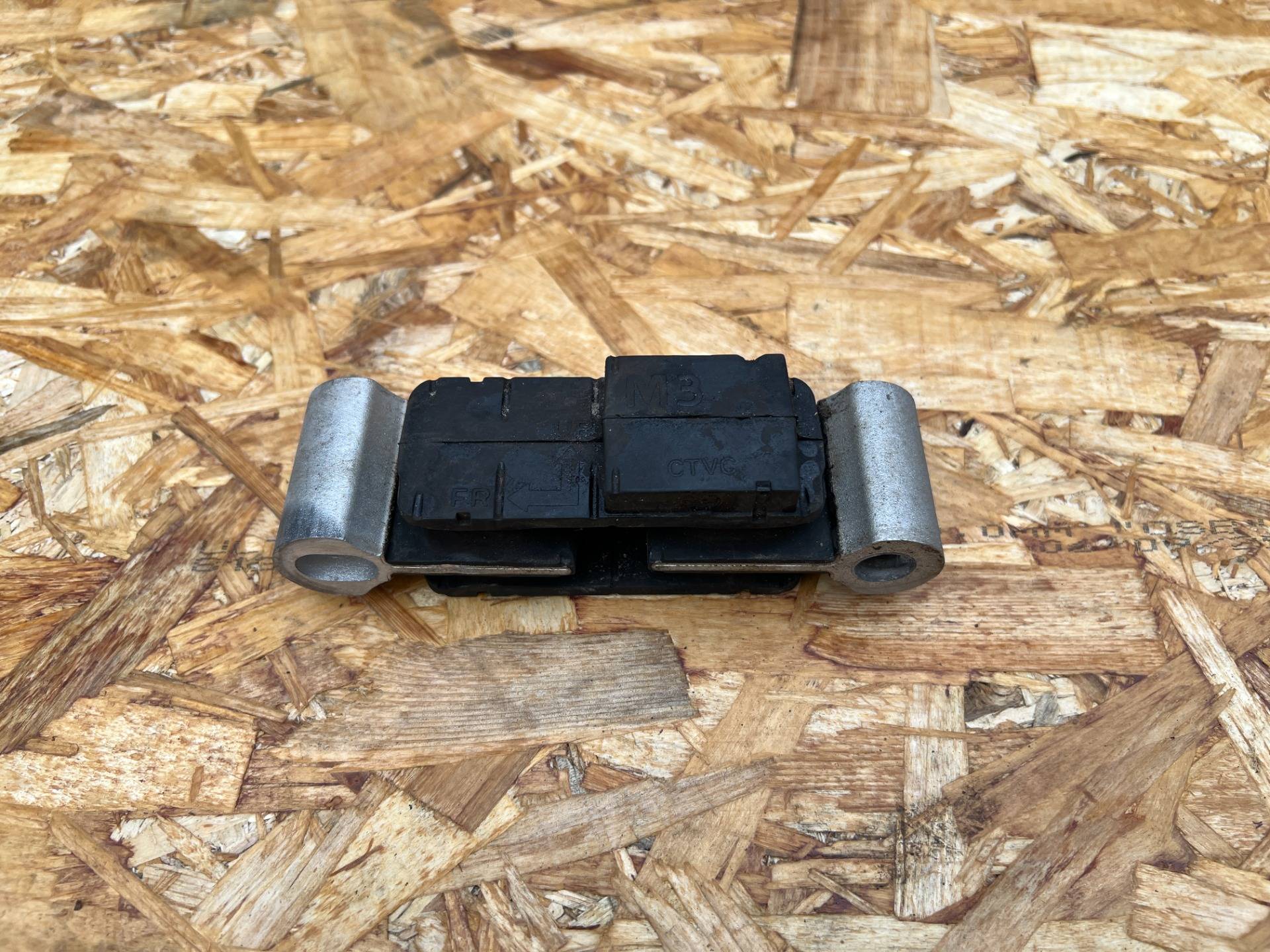 Подушка крепления КПП Nissan Rogue T33 2023 OEM 113606RC5B