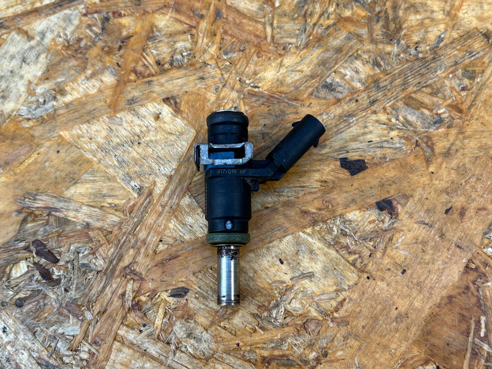 Форсунка Audi A7 4G 2016 OEM 06E906031, 06E906031A