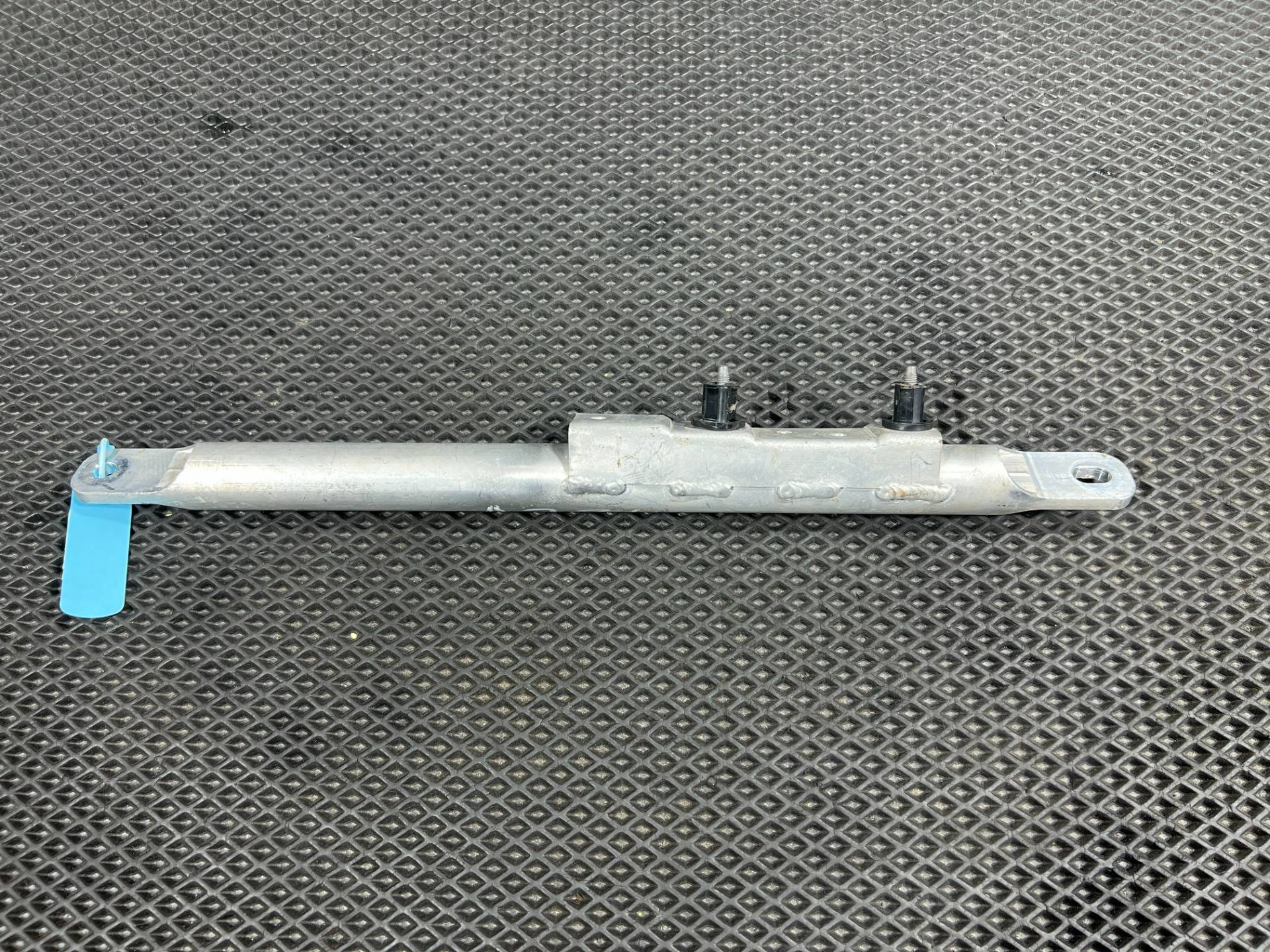 Распорка стоек Genesis G70 2019 OEM 66757-G9000