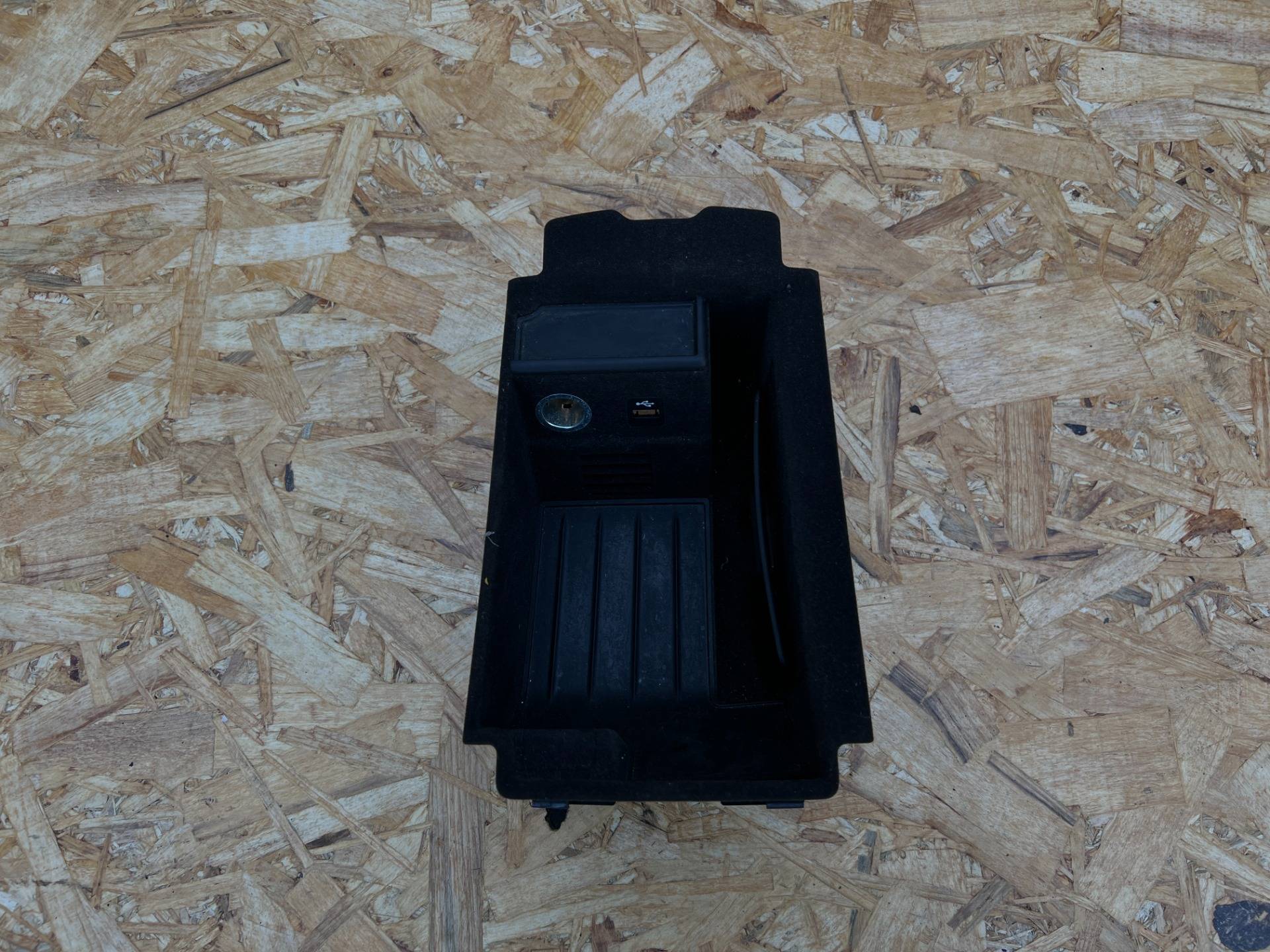 Беспроводное зарядное устройство BMW 7 G11/G12 2017 OEM 51169321368, 8781453