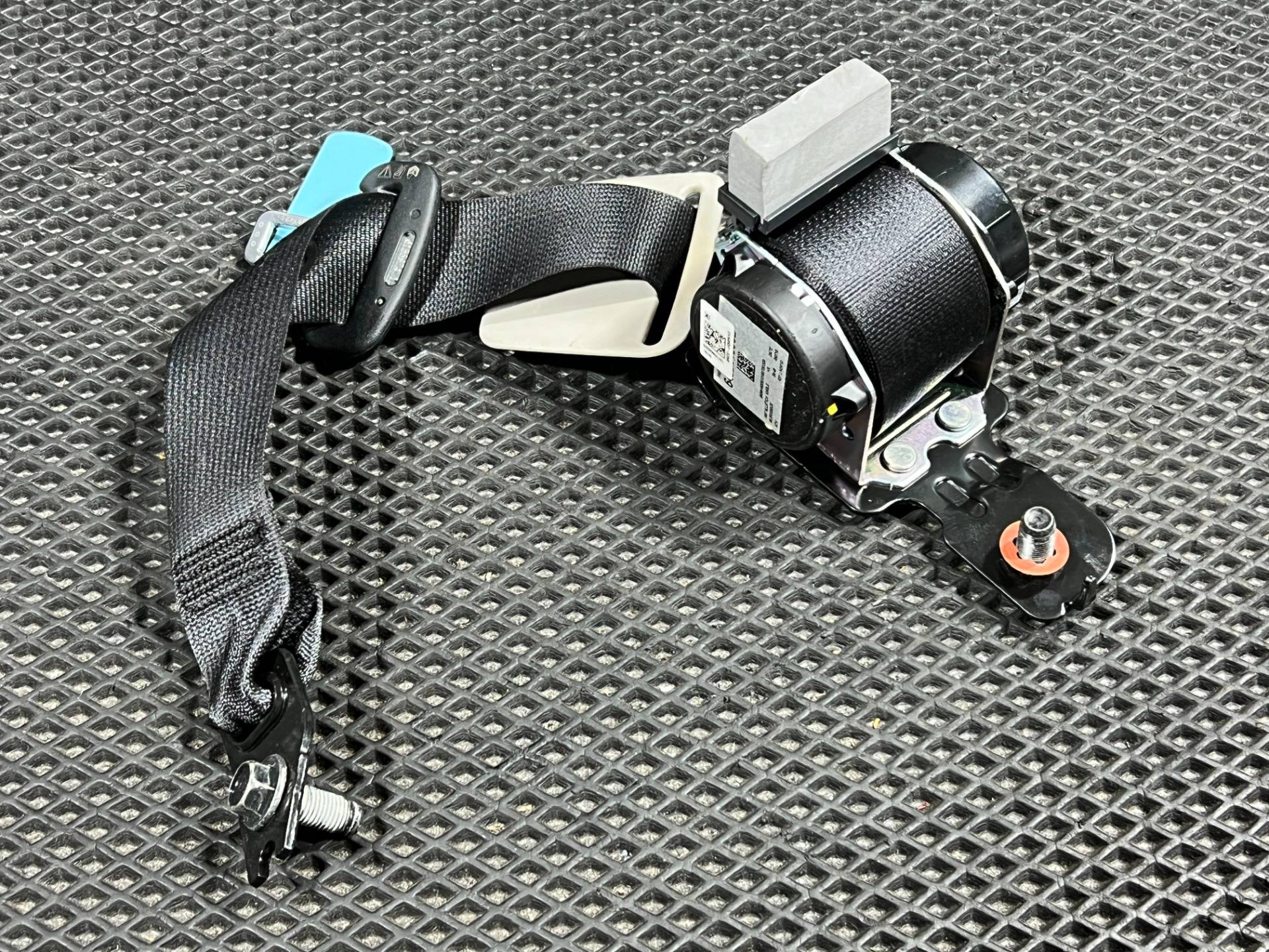 ремень безопасности Genesis G70 2019 OEM 89820-G9500NNB