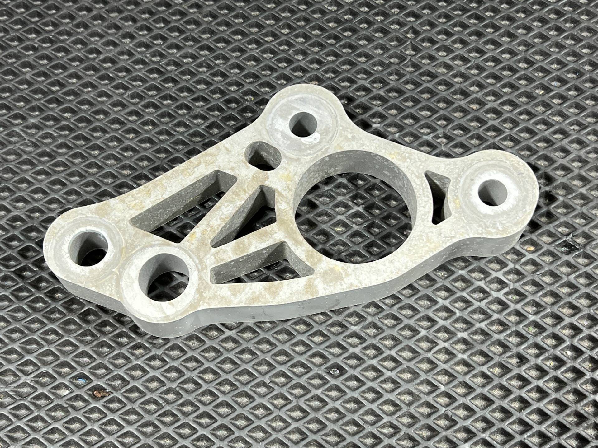 Кронштейн крепления балки подвески Ford Mustang Mach-E 2023 OEM LJ9C-5A095-AD