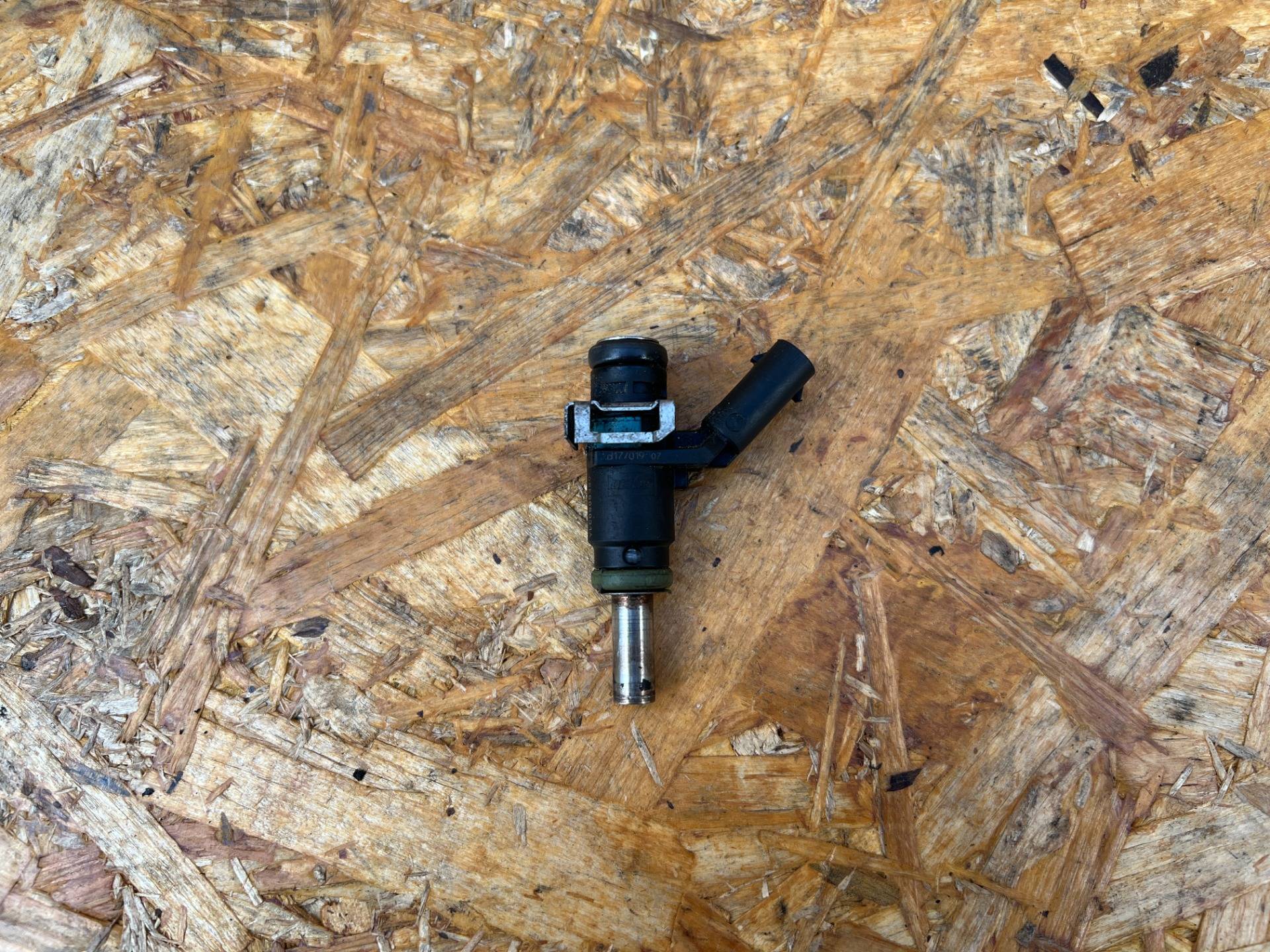Форсунка Audi A7 4G 2016 OEM 06E906031, 06E906031A