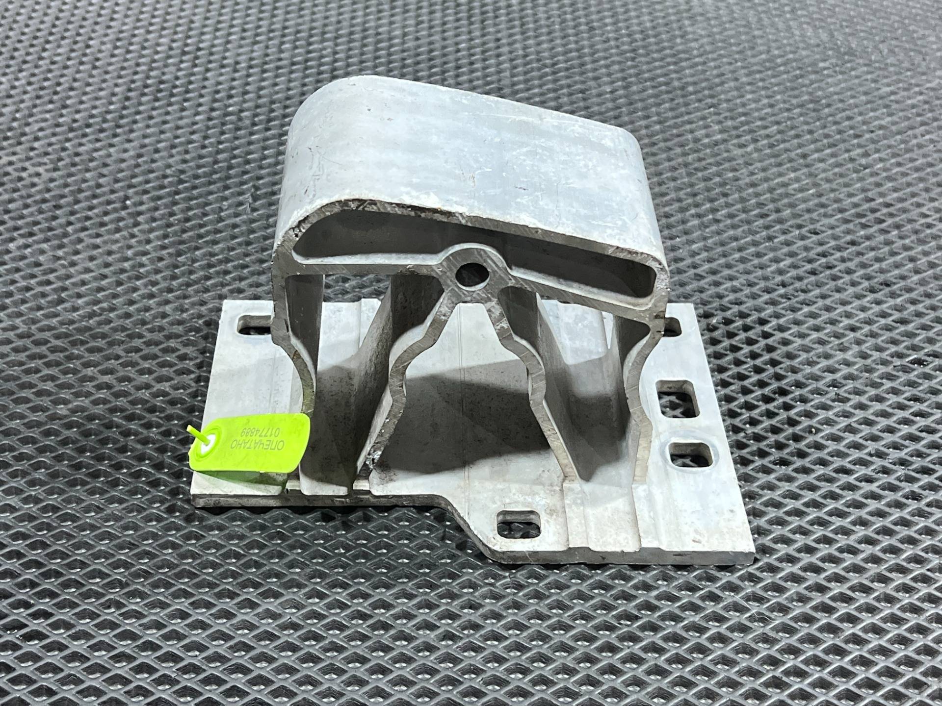 Усилитель бампера заднего Land Rover Range Rover Sport 2 2014 OEM LR043966, LR054330, LR093841, LR116875, LR034248