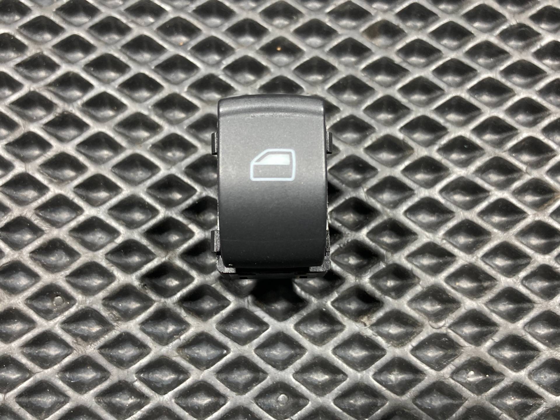Кнопка стеклоподъемника Audi S8 D3 2007 OEM 4E0959855