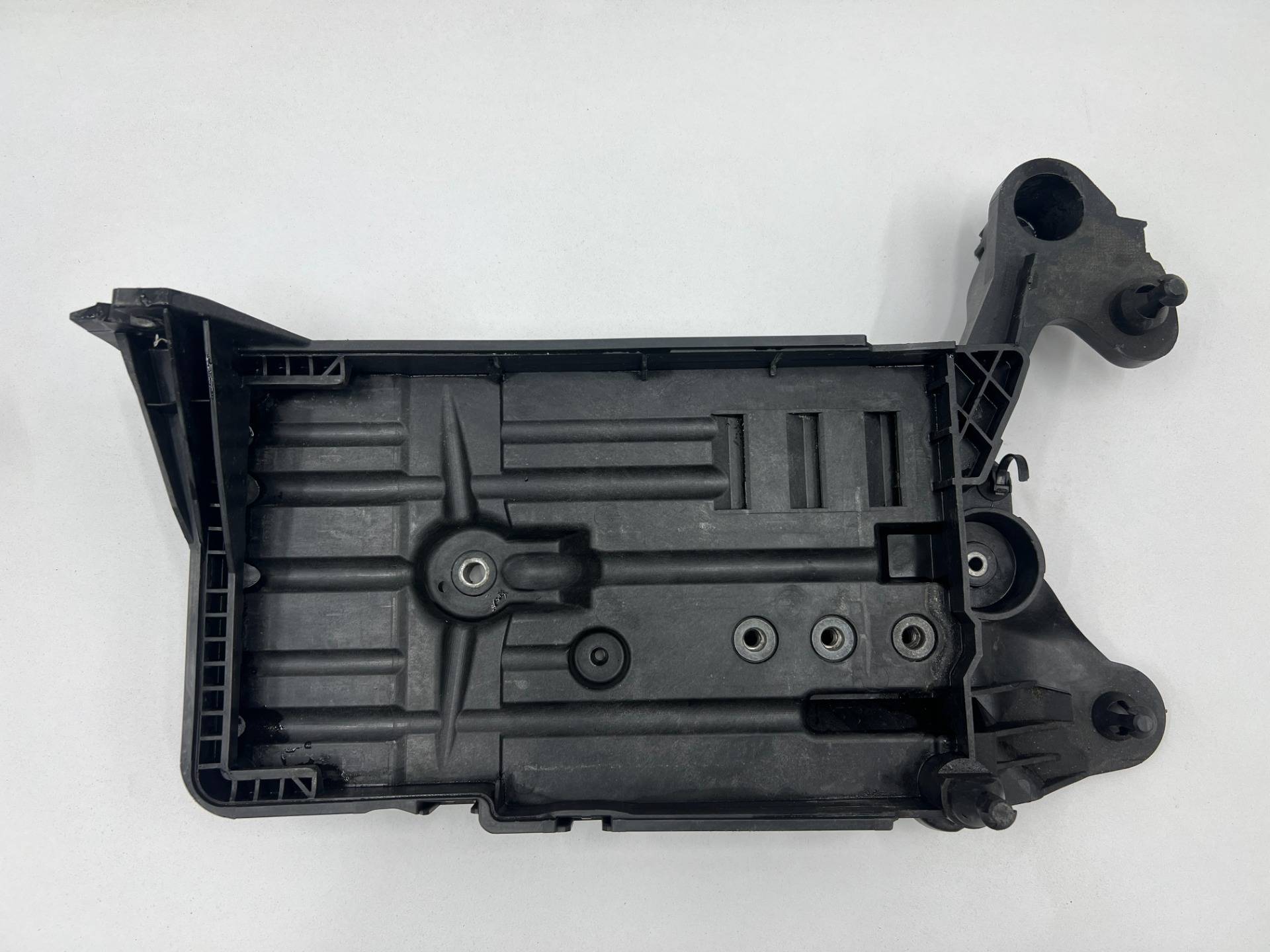 Полка аккумулятора Volkswagen e-Golf 7 рестайлинг 2019 OEM 5Q0915331K