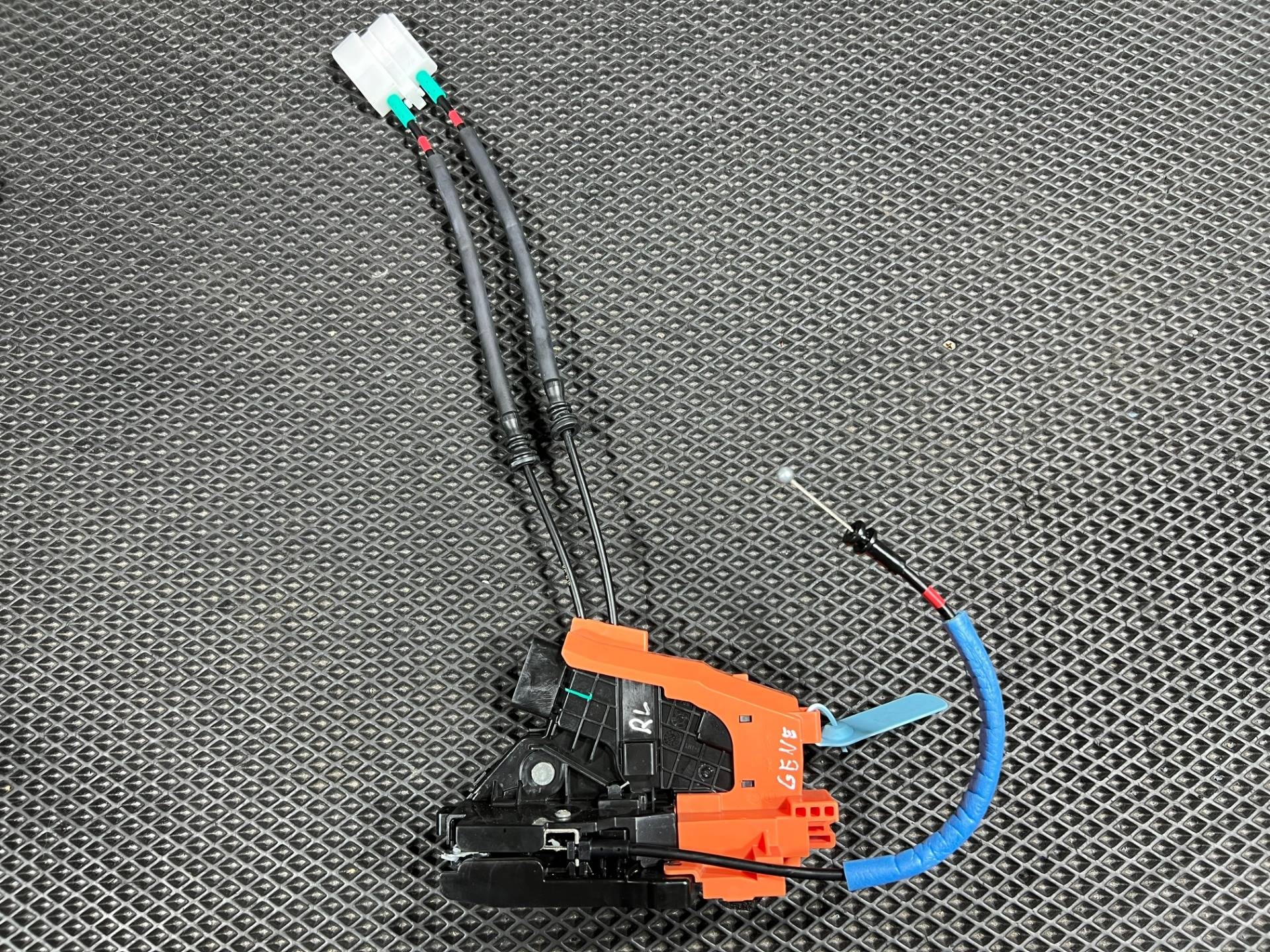 замок двери задней левой Genesis G70 2019 OEM 81410-G9000