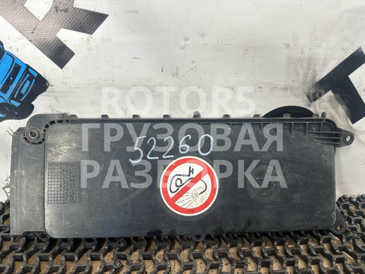 крышка блока предохранителей MAN TGX 1 поколение 2016, 12.4 л., D 2676 LF 26, дизель, АКПП, 81624100077 - фото №1