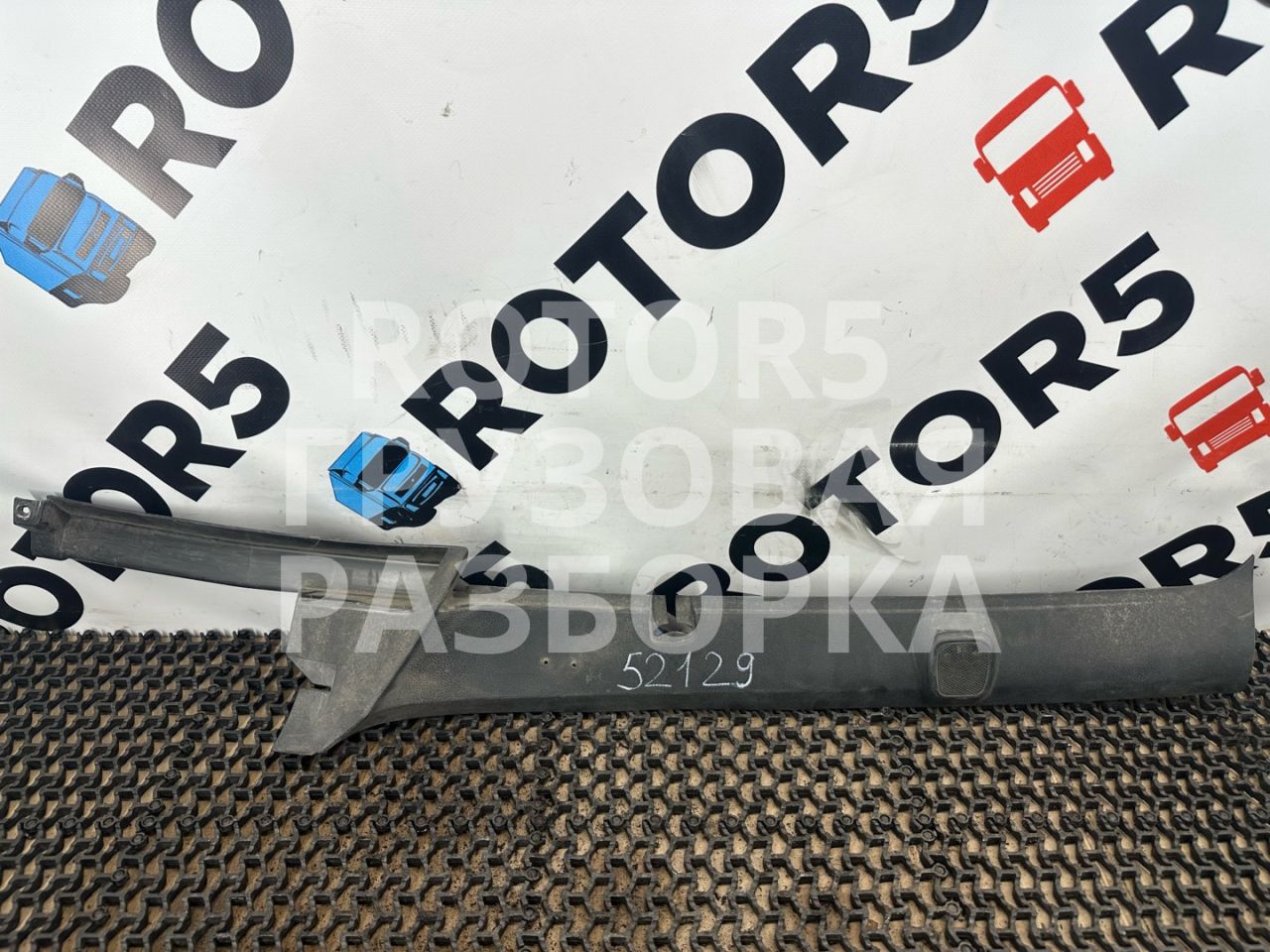 накладка стойки лобового стекла лев. MAN TGX 1 поколение 2014, 12.4 л., D 2676 LF 26, дизель, АКПП, 81624306005 - фото №1