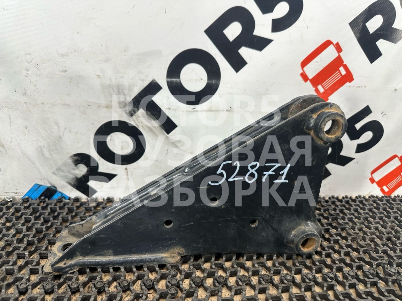 кронштейн переднего бампера MAN TGX 1 поколение 2015, 12.4 л., D 2676 LF 46, дизель, правый руль, 81416505030 - фото №1