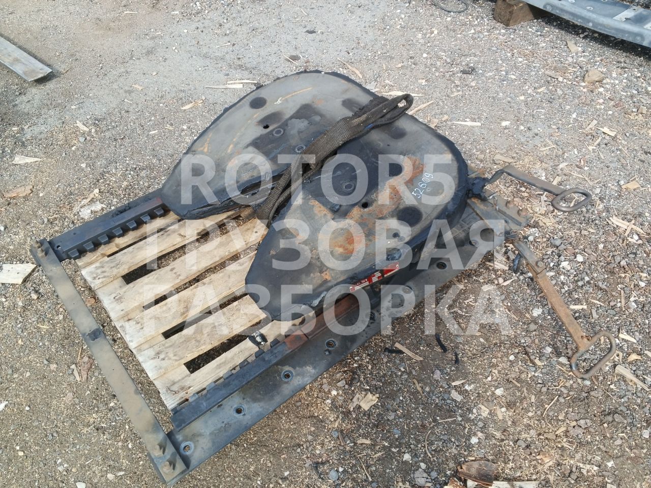 седельно-сцепное устройство MAN TGX 1 поколение 2016, 12.4 л., D 2676 LF 46, дизель, АКПП, белый, правый руль - фото №1