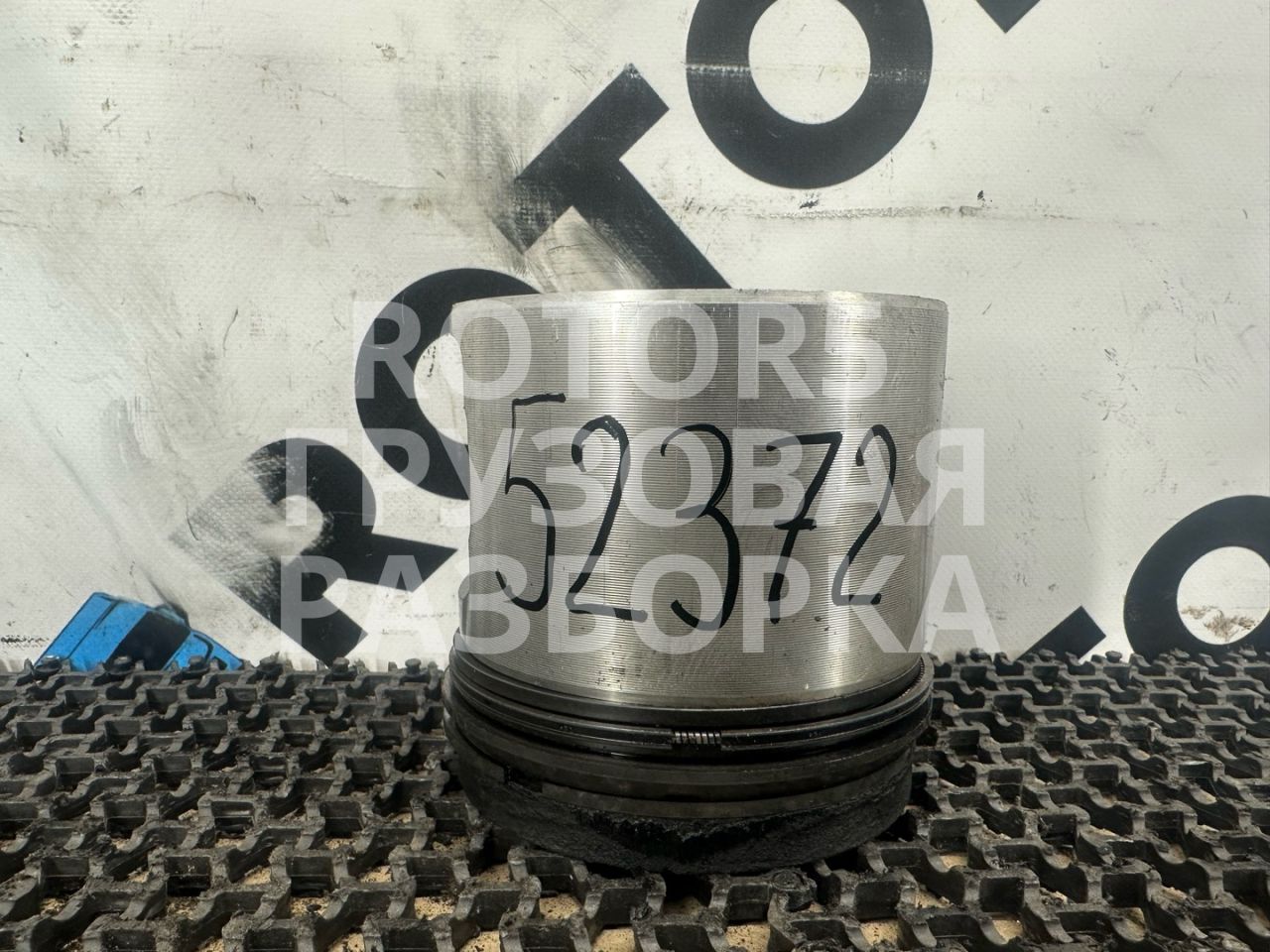 поршень Volvo FH 12 поколение 2001, 12.1 л., D12, дизель, 131L10R021 - фото №1