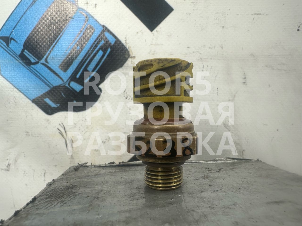датчик давления масла Volvo FH 12 поколение 2001, 12.1 л., D12D, дизель - фото №1
