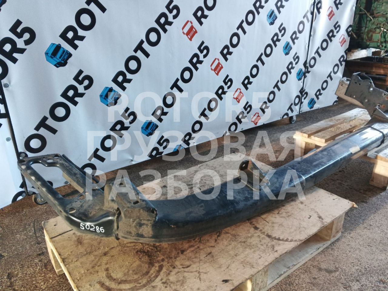 усилитель бампера переднего MAN TGX 1 поколение 2014, 12.4 л., D 2676 LF 26, дизель, АКПП, красный - фото №1