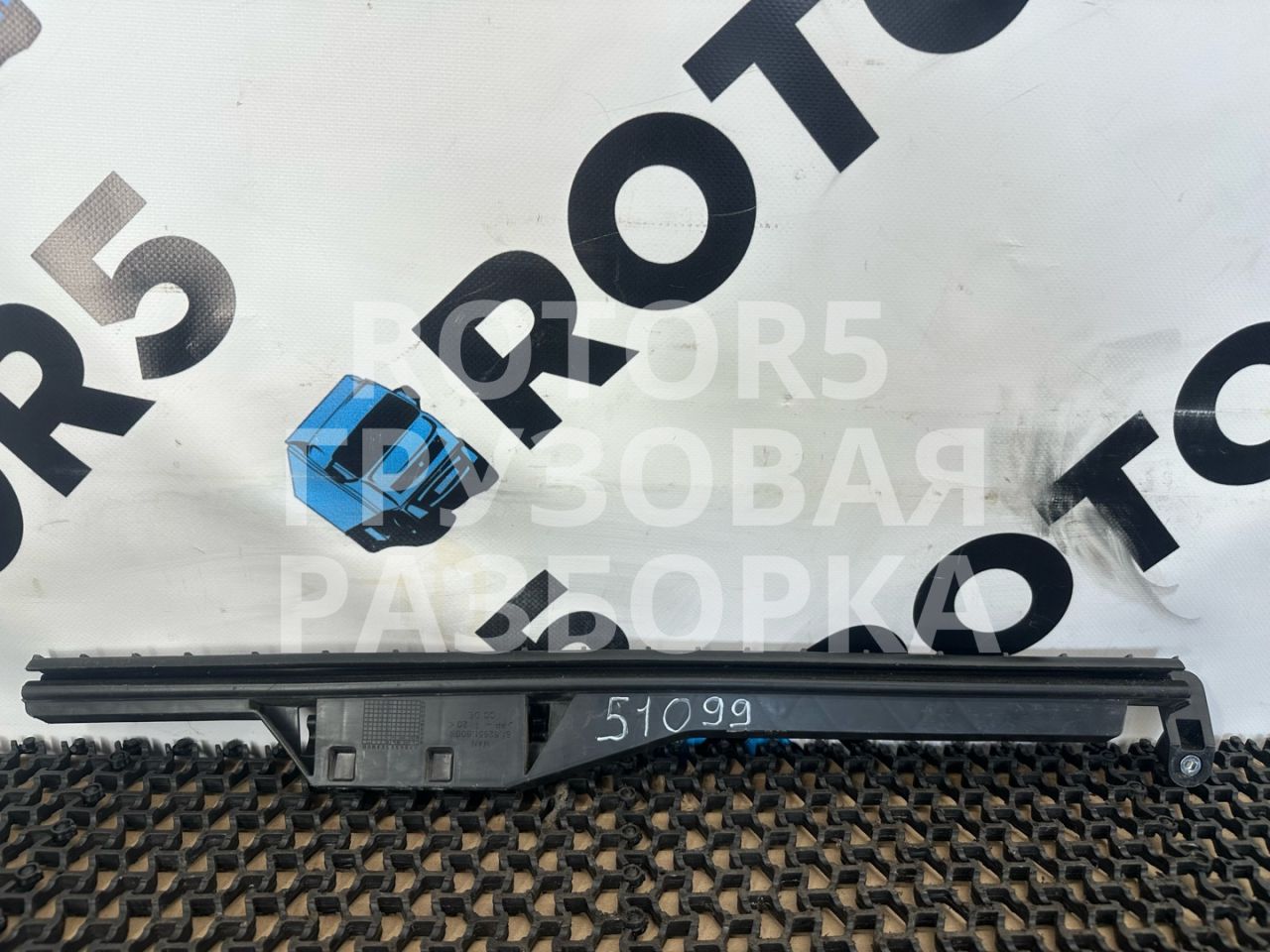 направляющая стекла MAN TGX 1 поколение 2017, 81626516009 - фото №1