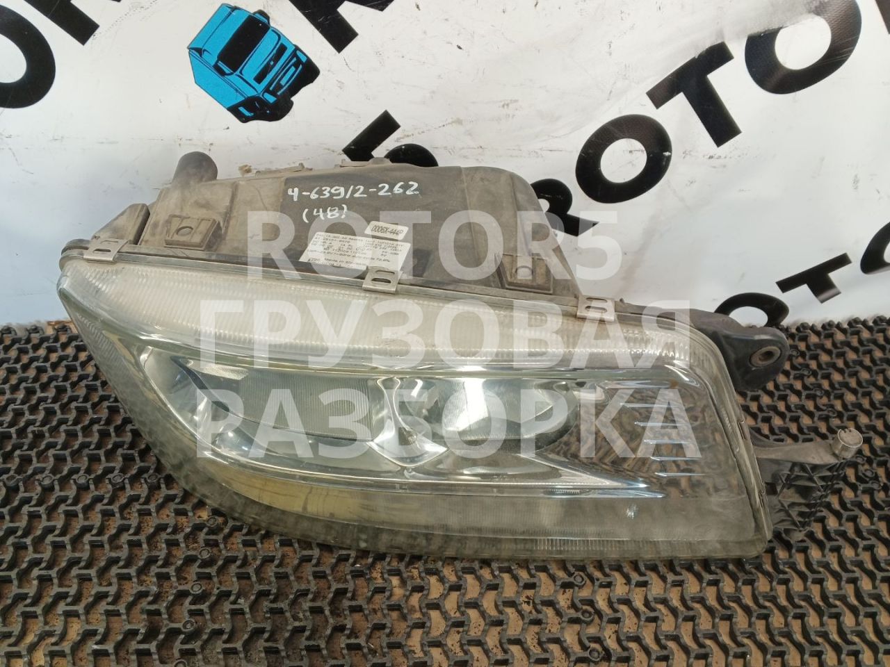 фара правая MAN TGX 1 поколение 2014, 12.4 л., D 2676 LF 26, дизель, АКПП, красный, 81251016676 - фото №1
