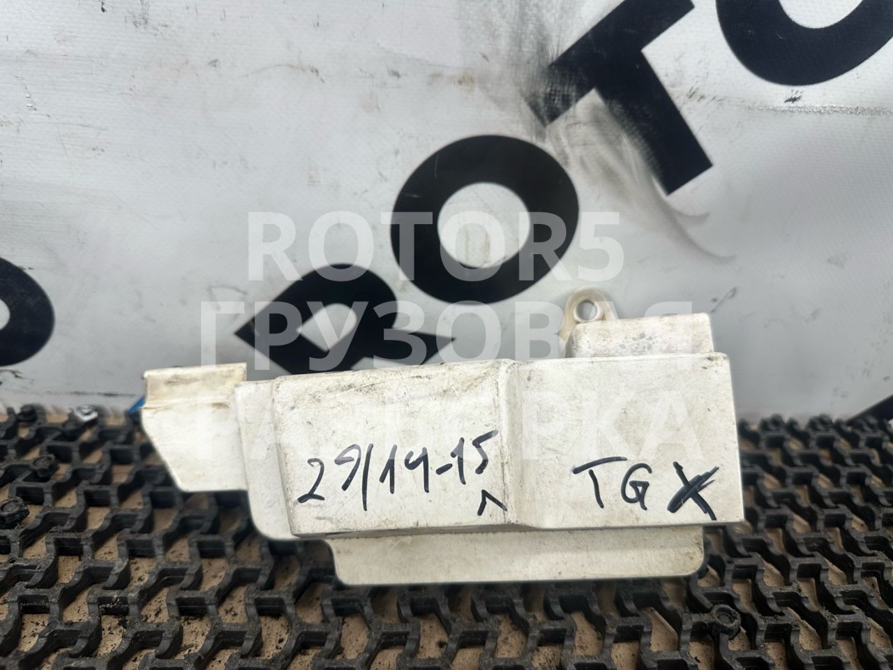 накладка петли двери левая MAN TGX 1 поколение 2011, 10.5 л., D 2066 LF 40, дизель, МКПП, 81624100179 - фото №1