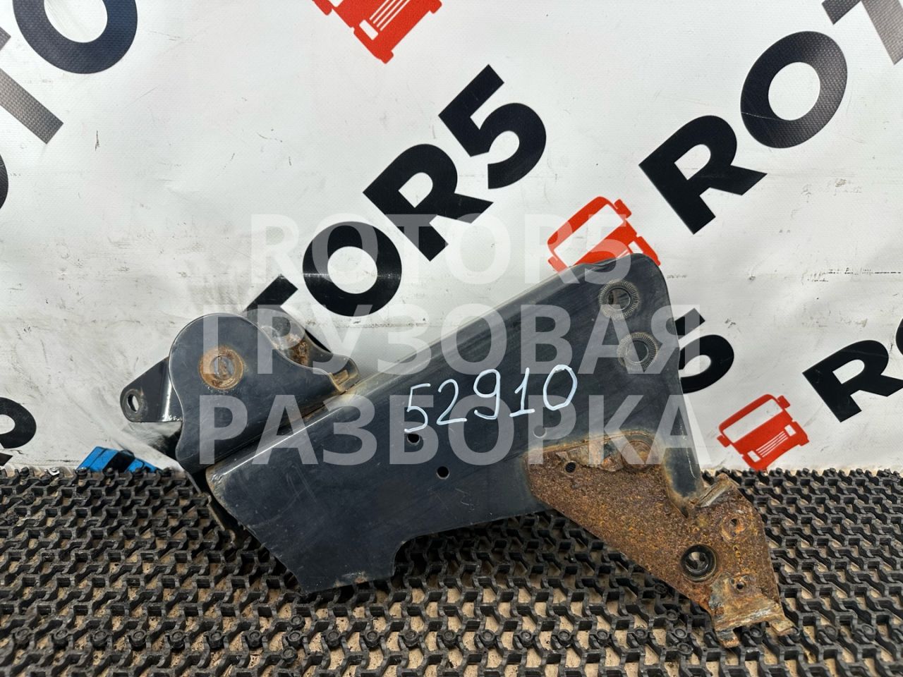 кронштейн замка кабины MAN TGX 1 поколение 2015, 12.4 л., D 2676 LF 46, дизель, правый руль - фото №1