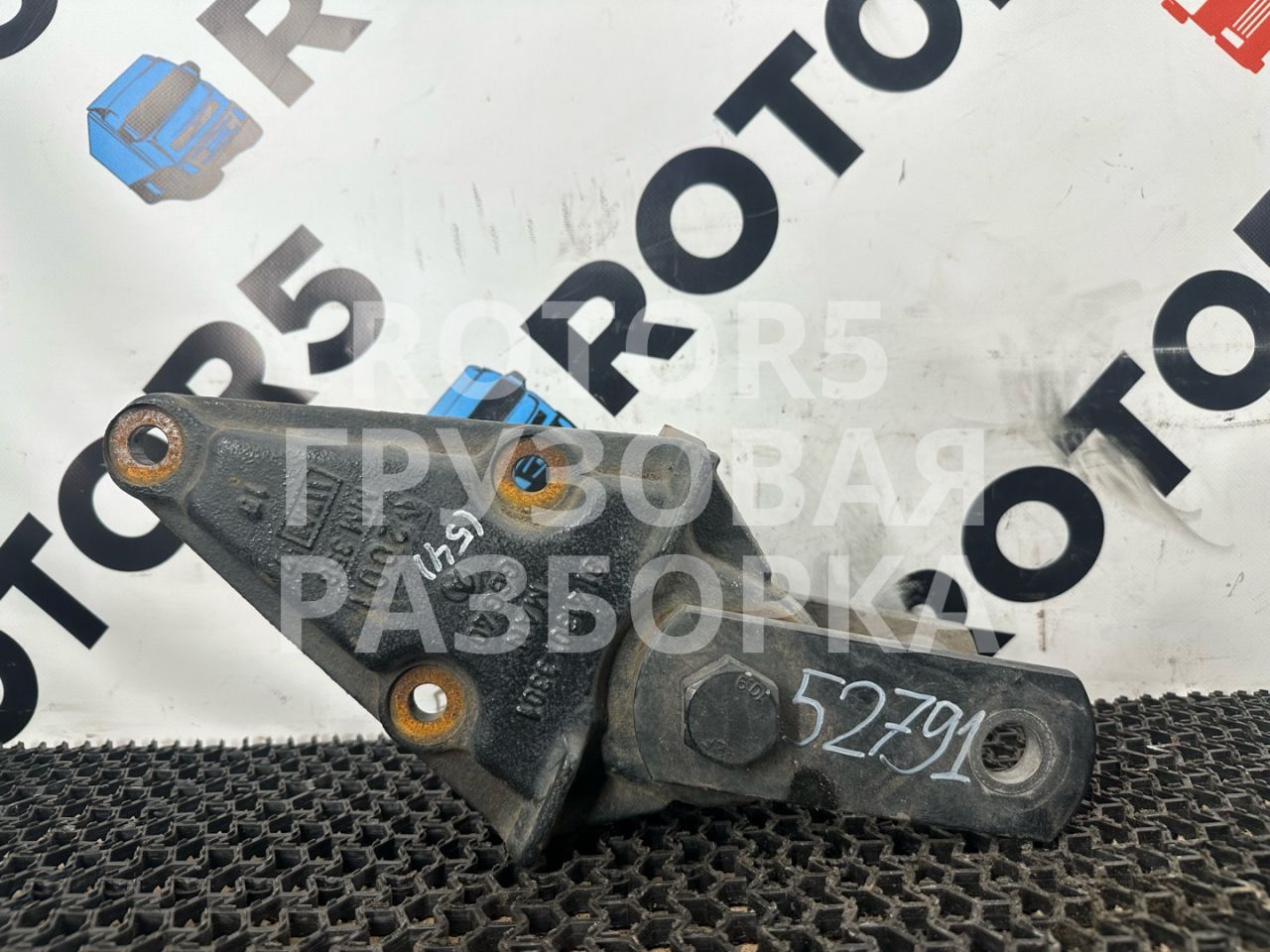 кронштейн рессоры MAN TGX 1 поколение 2015, 12.4 л., D 2676 LF 45, дизель, правый руль, 81413013301 - фото №1