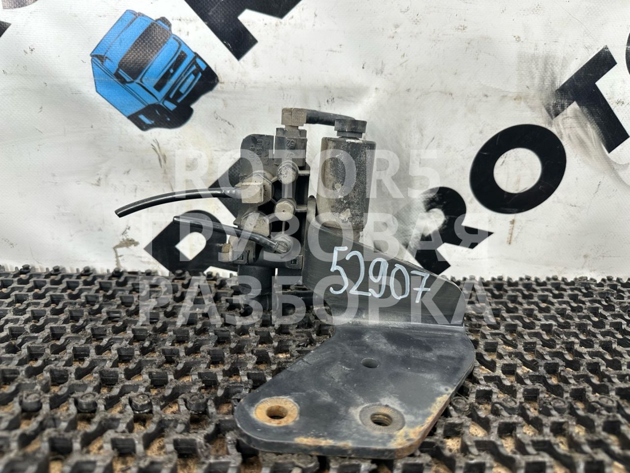 распределитель тормозных усилий MAN TGX 1 поколение 2014, 12.4 л., D 2676 LF 26, дизель, АКПП, красный, 81981830000 - фото №1