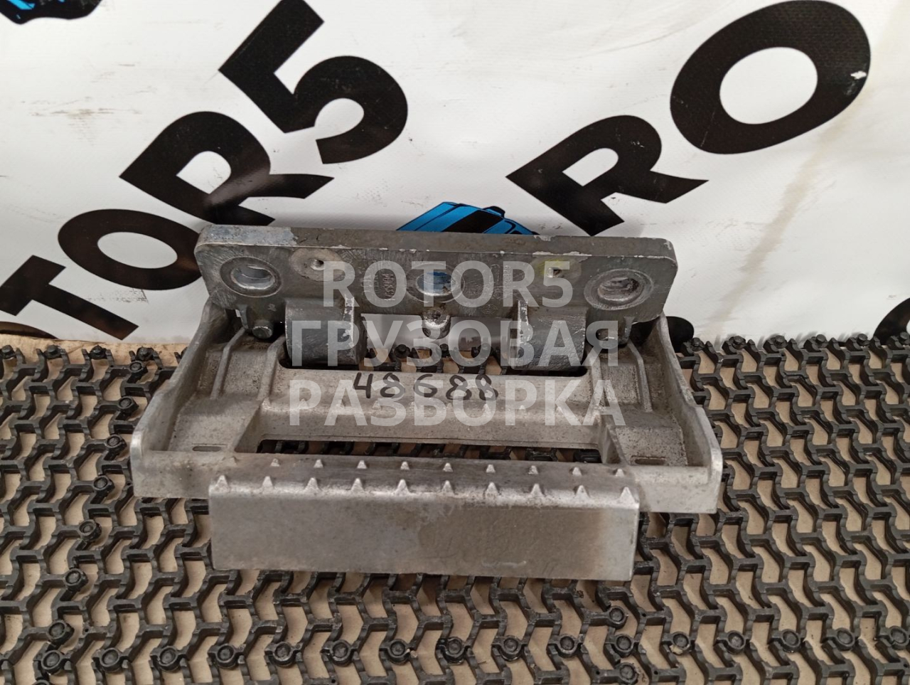 подножка переднего бампера DAF XF 105 1 поколение 2011, 12.9 л., MX 340, дизель, 1735004, 26829 - фото №1