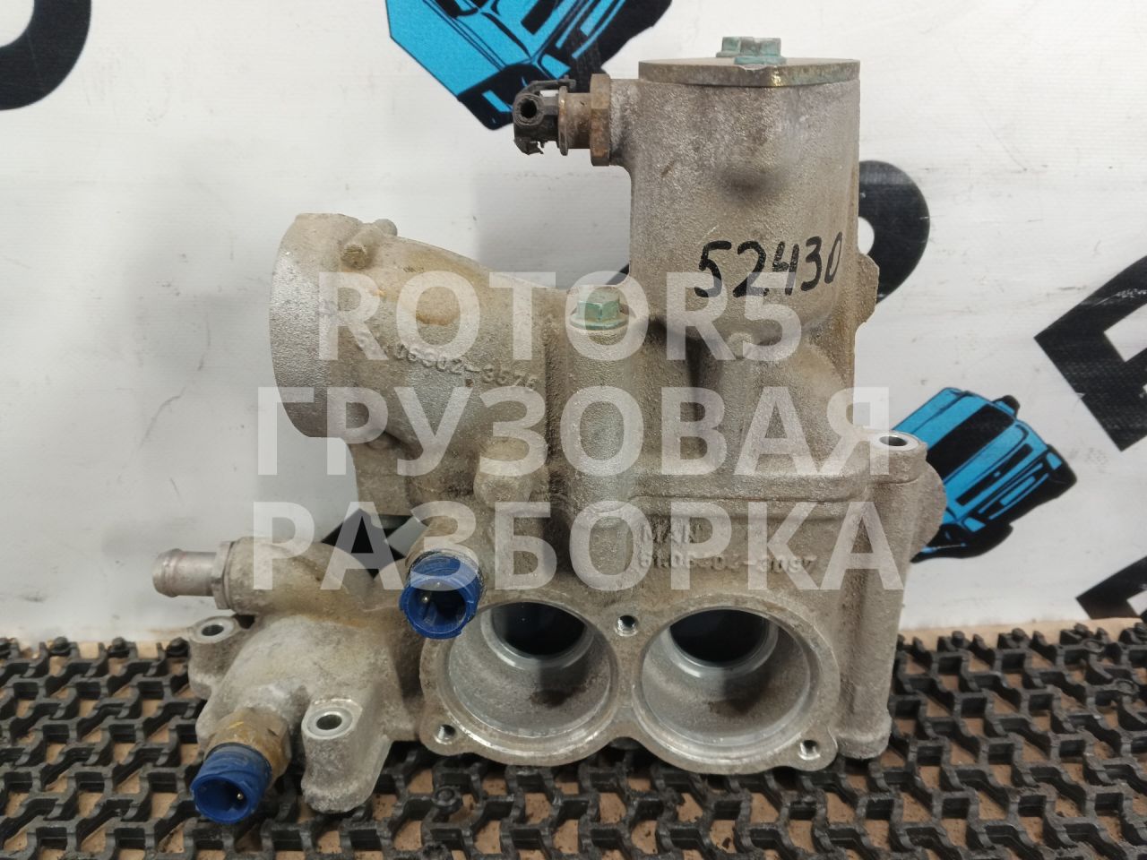 корпус термостата MAN TGX 1 поколение 2018, 12.4 л., D 2676 LF 51, дизель, 51064043097, 51063023576 - фото №1