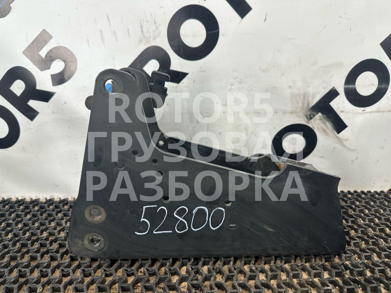 кронштейн замка кабины MAN TGX 1 поколение 2015, 12.4 л., D 2676 LF 45, дизель, правый руль - фото №1